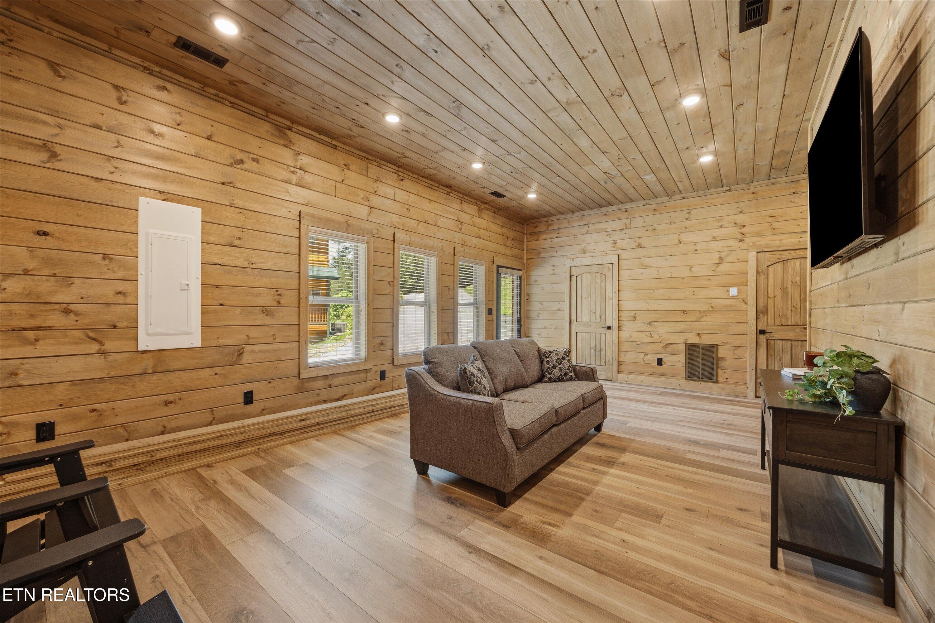 2107 Valley Creek Way Pigeon Forge TN 37862