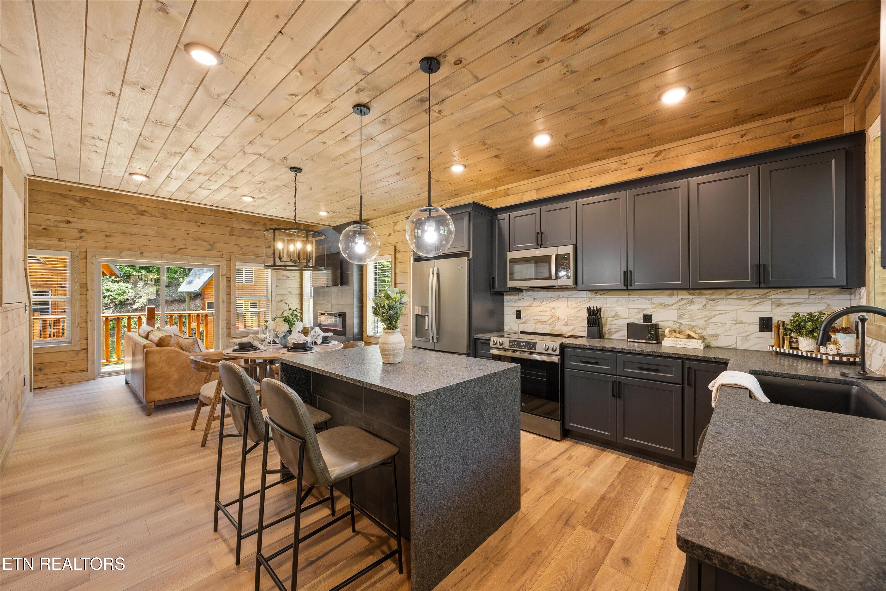 2107 Valley Creek Way Pigeon Forge TN 37862