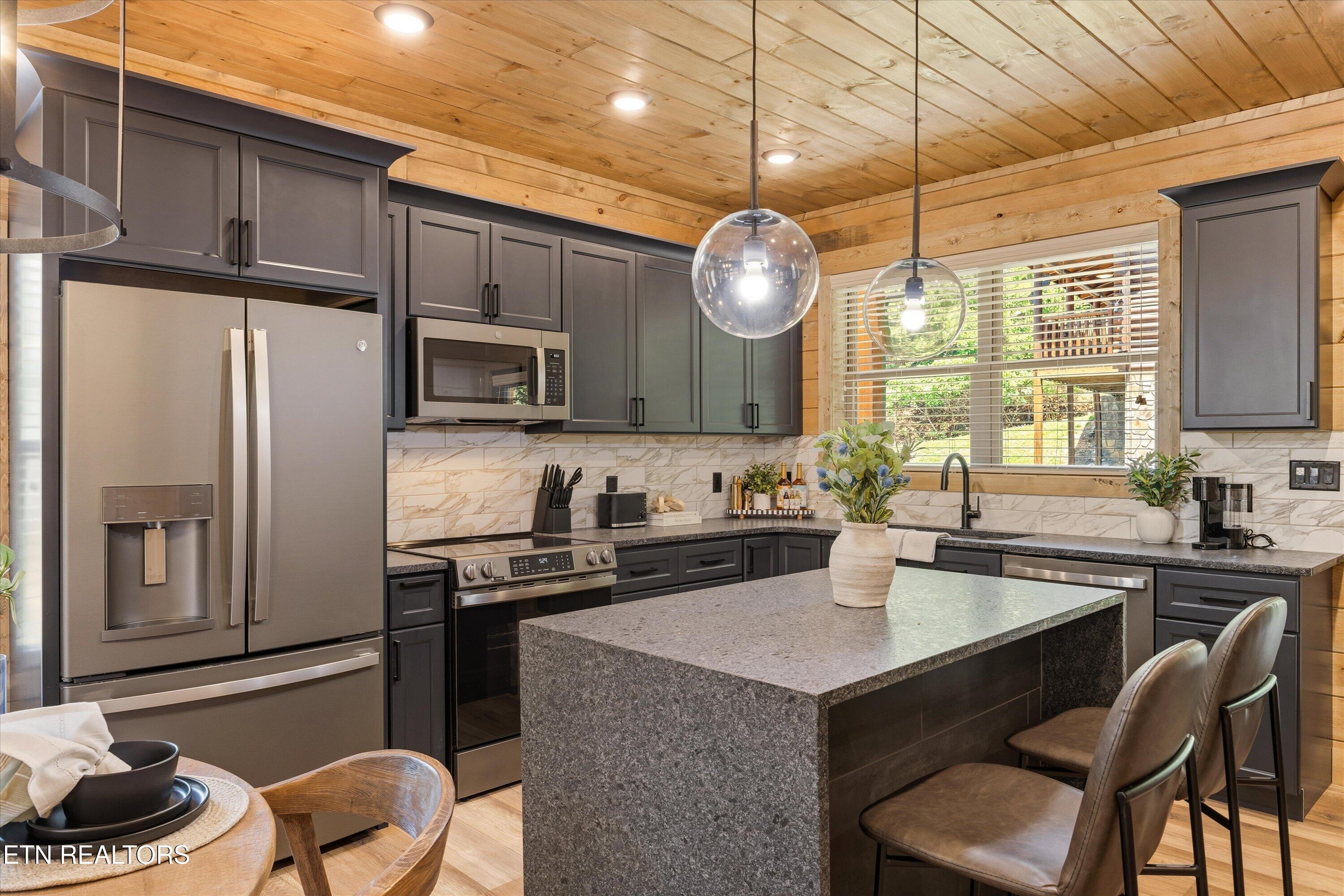 2107 Valley Creek Way Pigeon Forge TN 37862