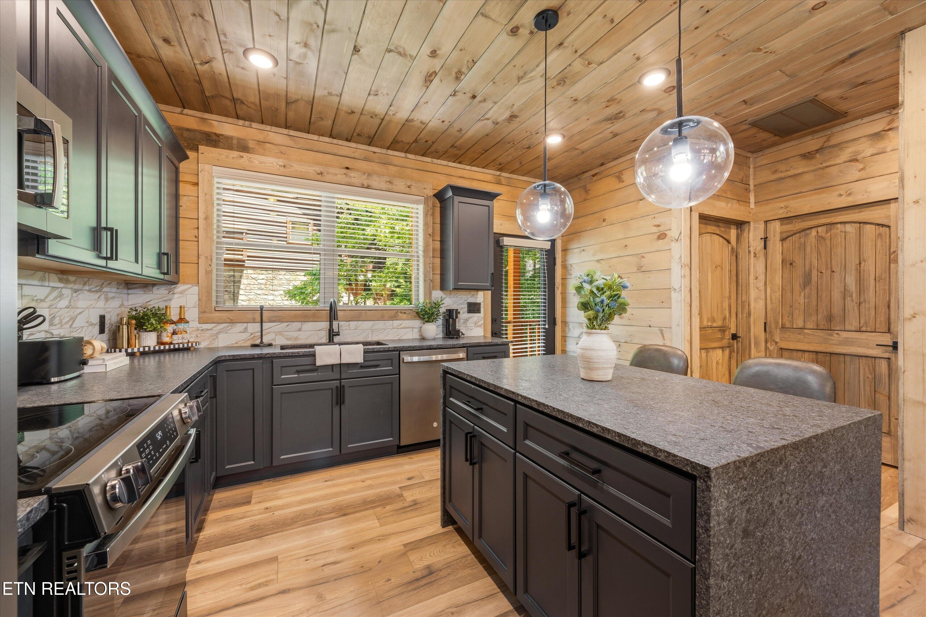 2107 Valley Creek Way Pigeon Forge TN 37862