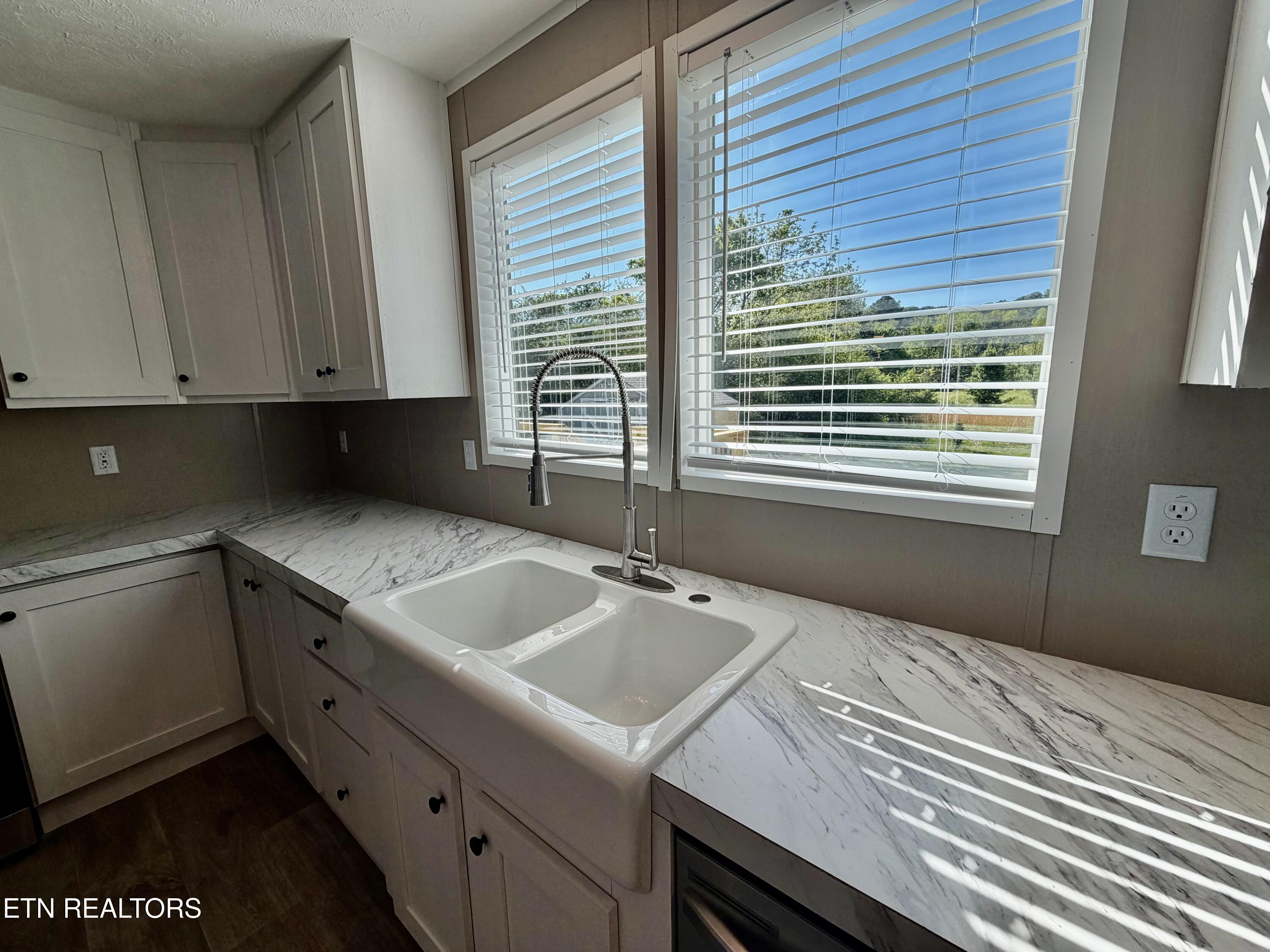 1310 W Beaver Creek Drive Powell TN 37849