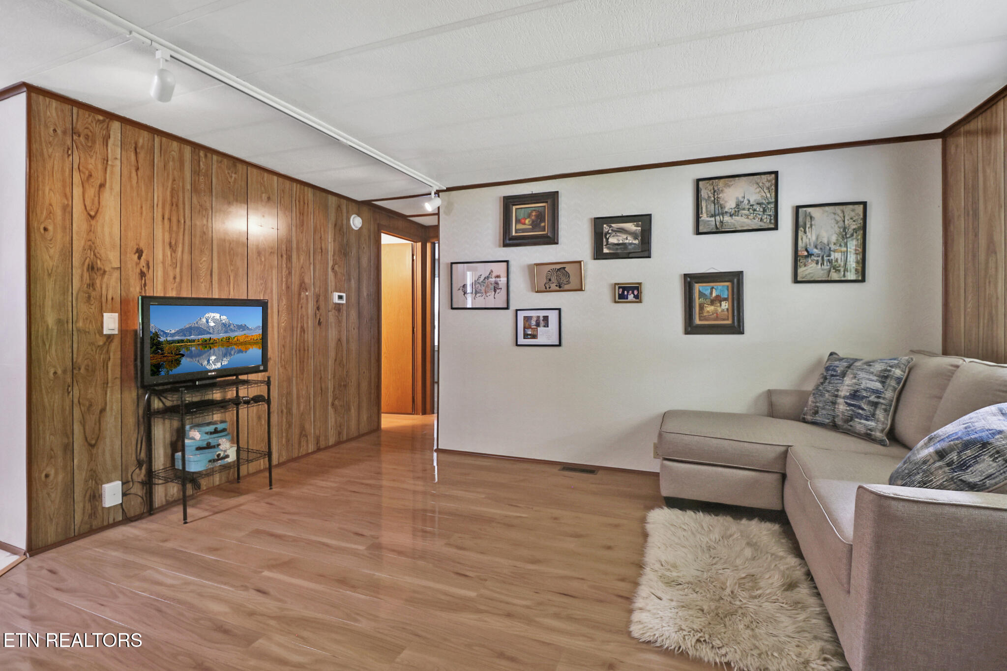 20 Robin Hood Lane Crossville TN 38558