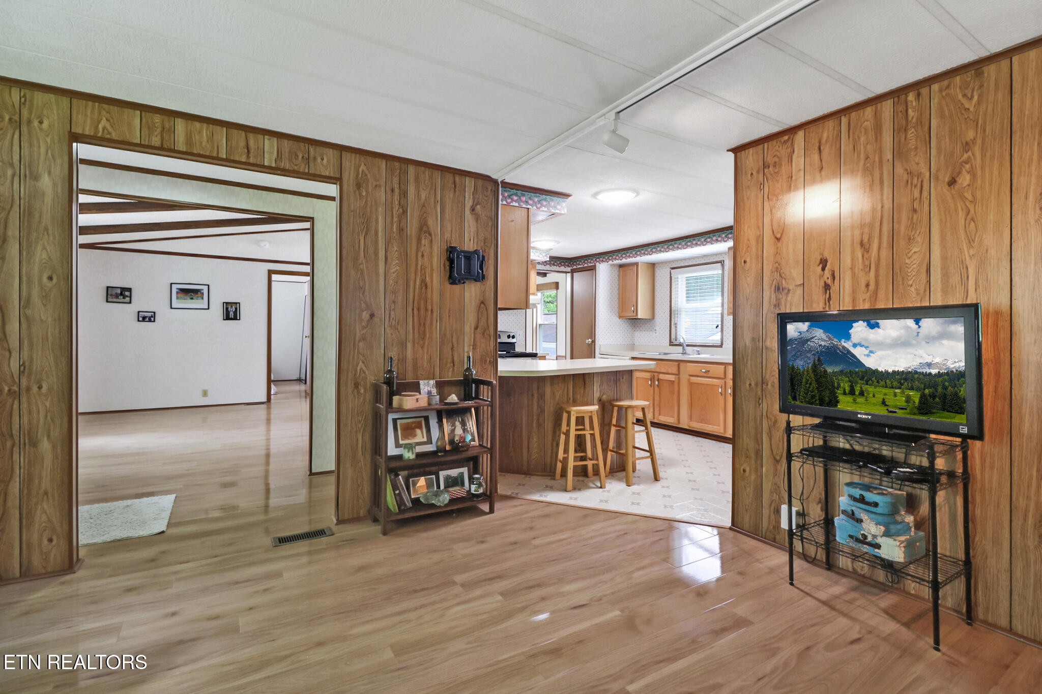 20 Robin Hood Lane Crossville TN 38558