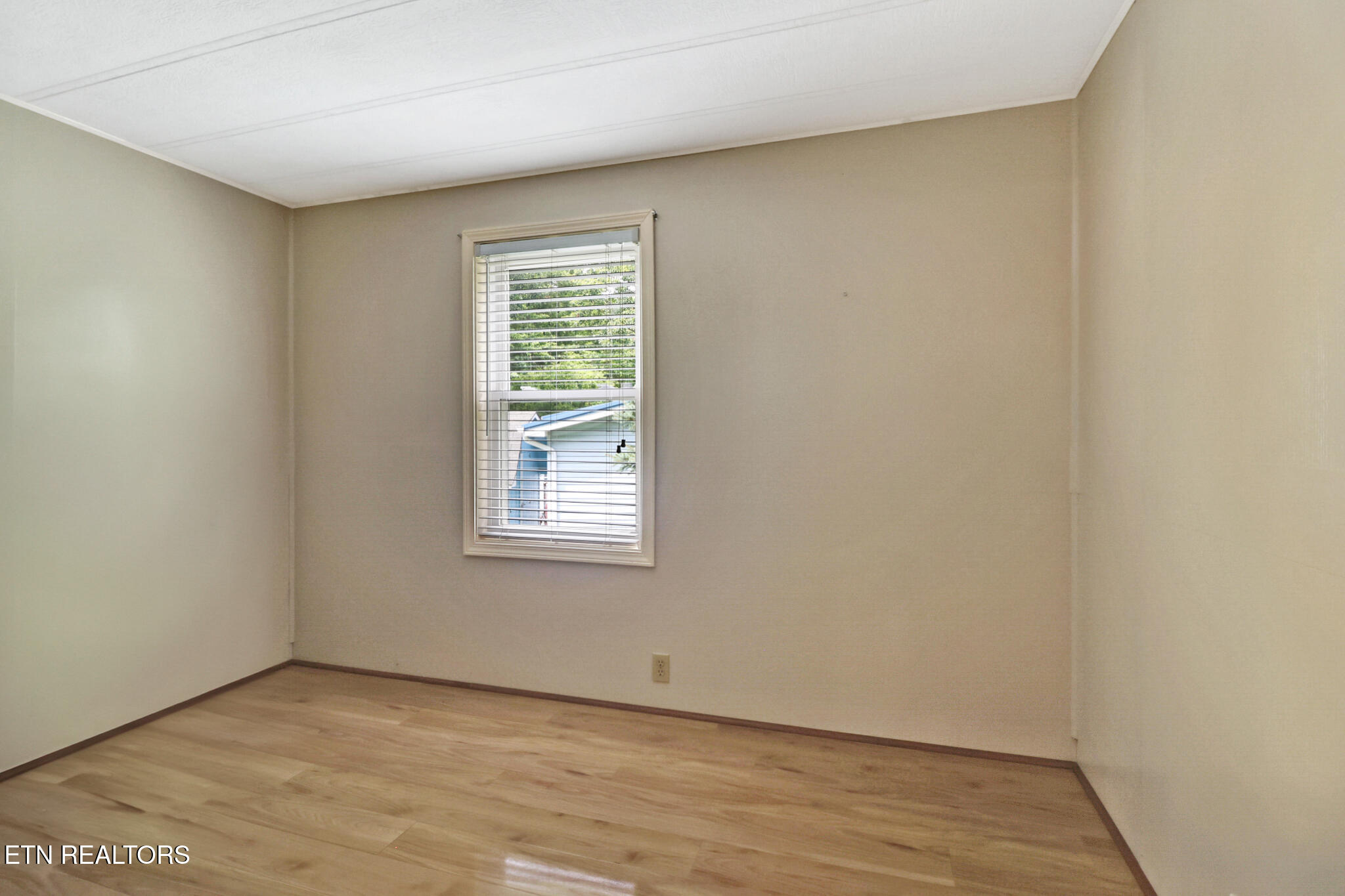 20 Robin Hood Lane Crossville TN 38558
