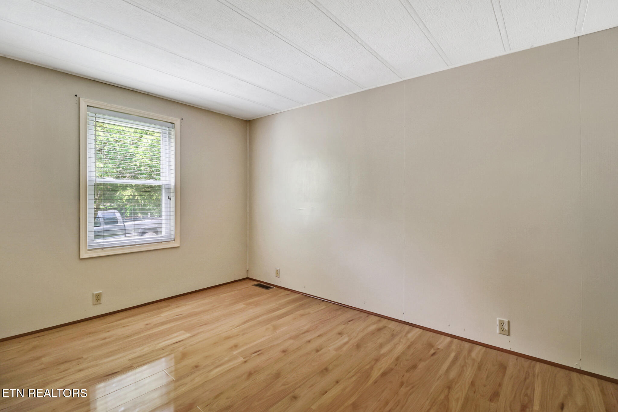20 Robin Hood Lane Crossville TN 38558