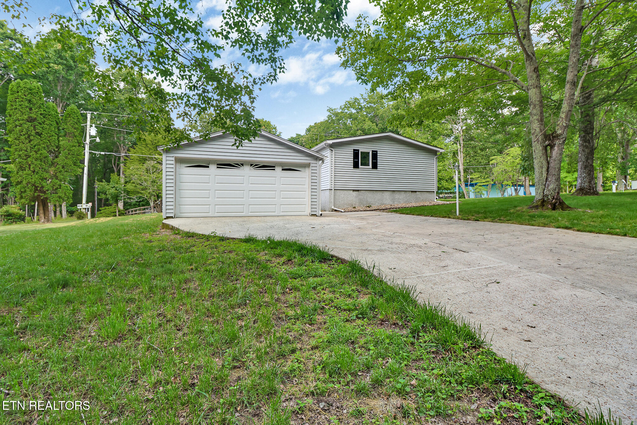 20 Robin Hood Lane Crossville TN 38558