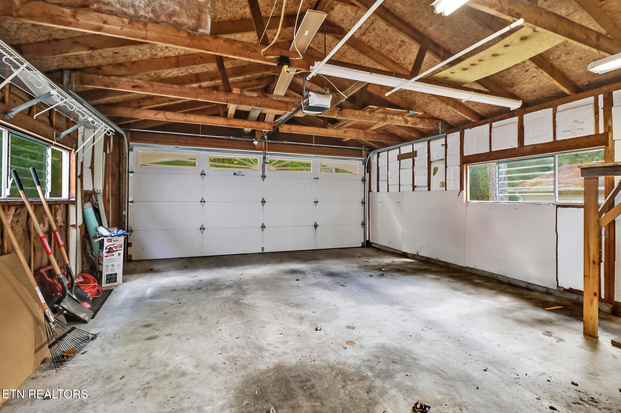 20 Robin Hood Lane Crossville TN 38558
