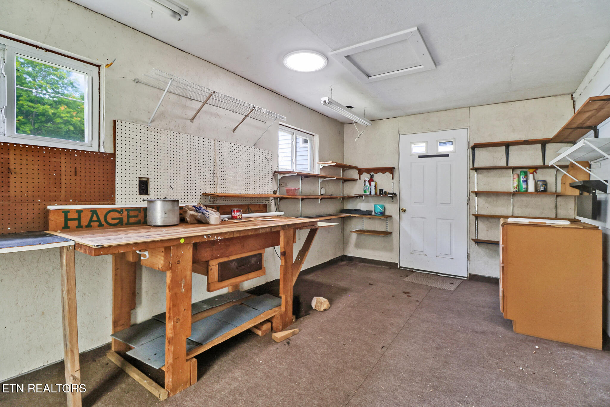 20 Robin Hood Lane Crossville TN 38558
