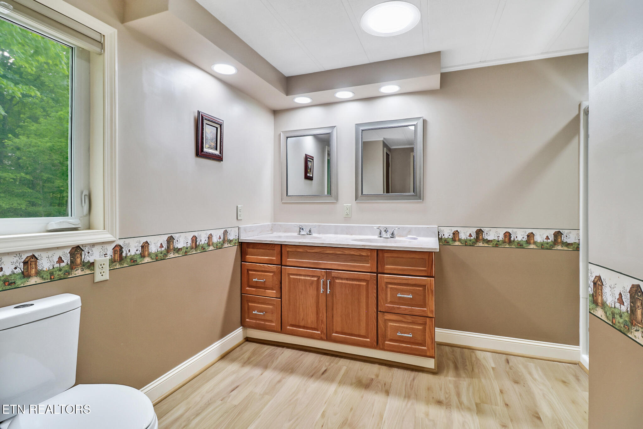 20 Robin Hood Lane Crossville TN 38558