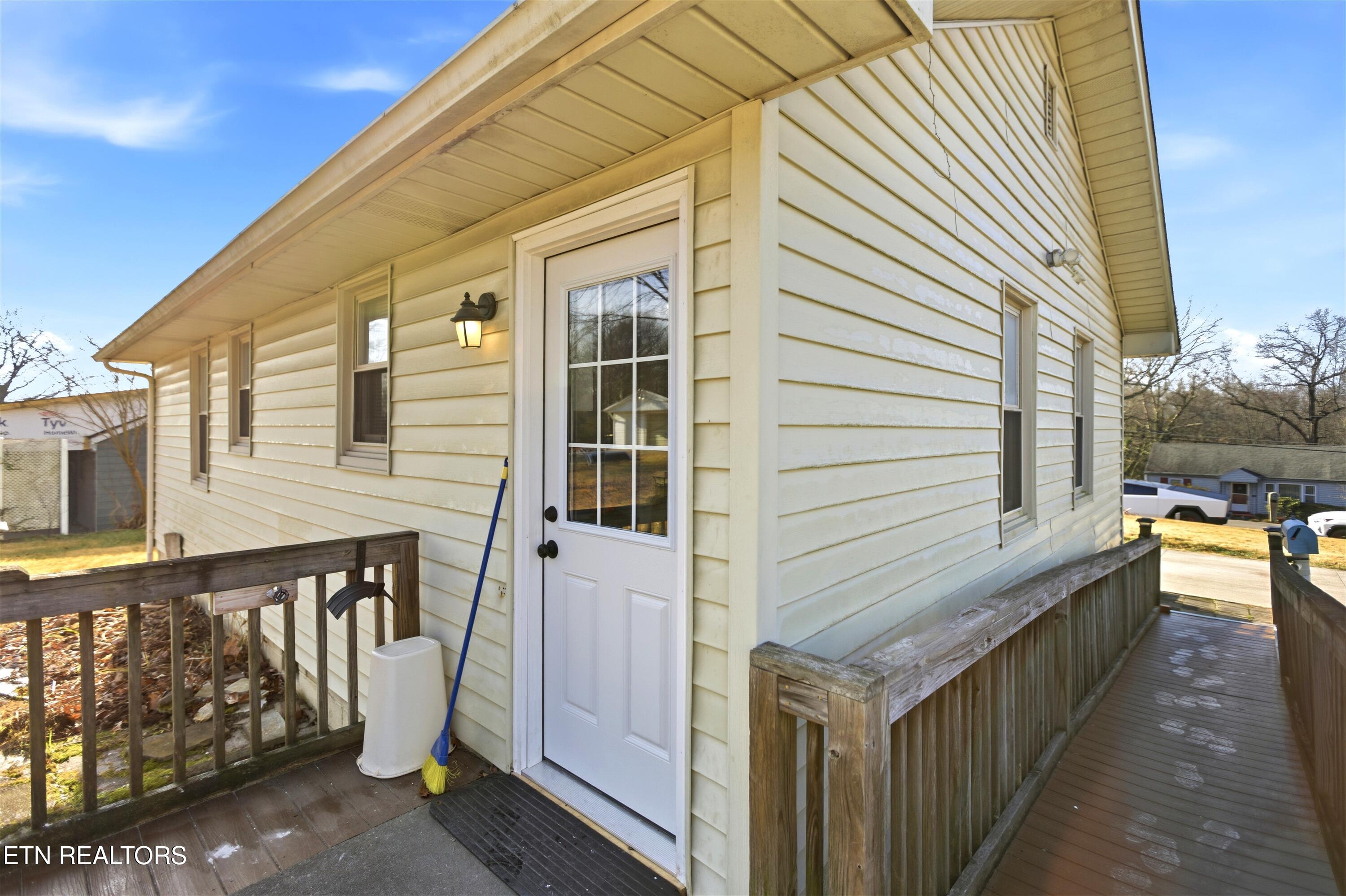407 Oakcrest Road Knoxville TN 37912