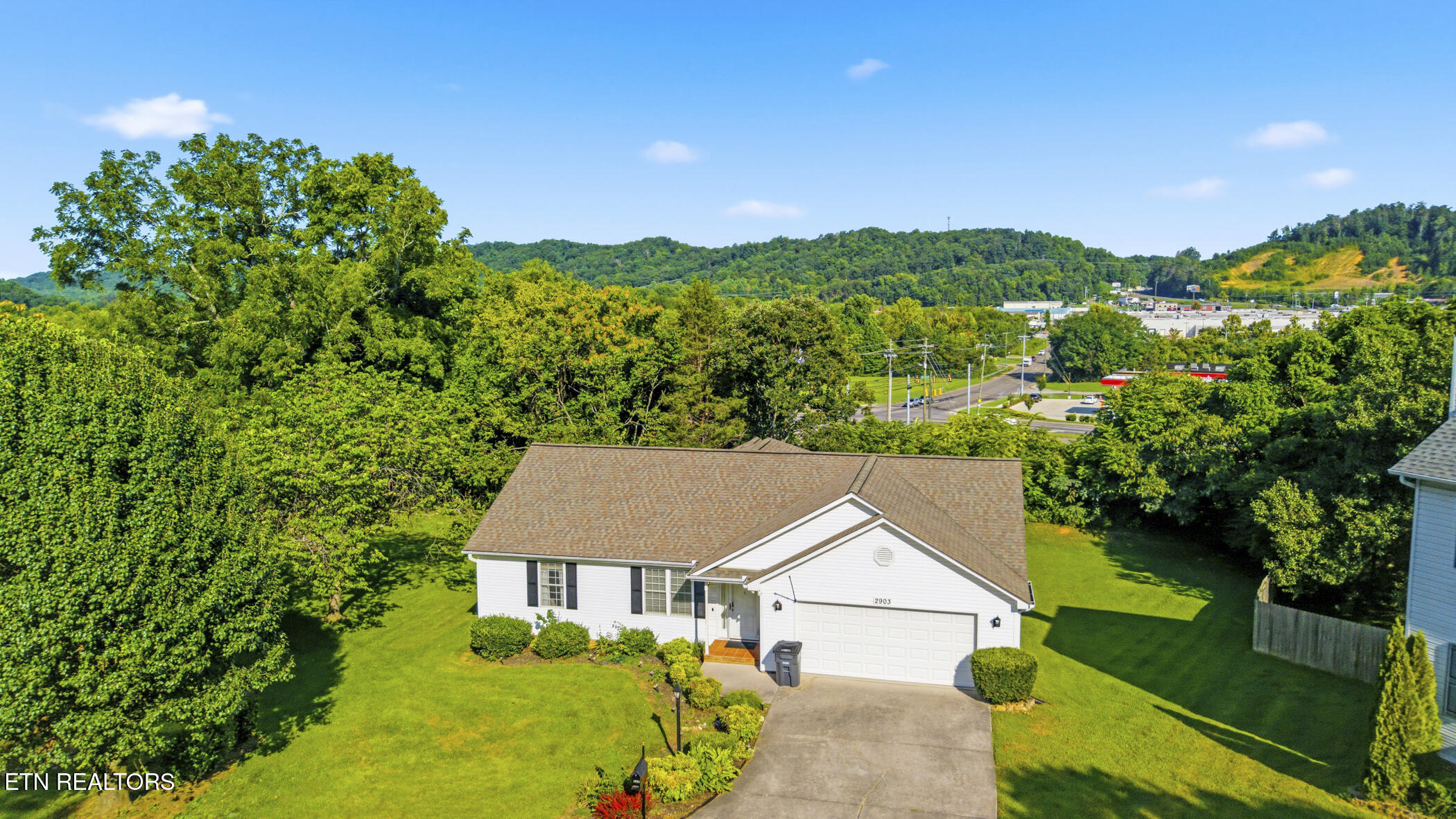 2903 Large Oak Lane Knoxville TN 37921
