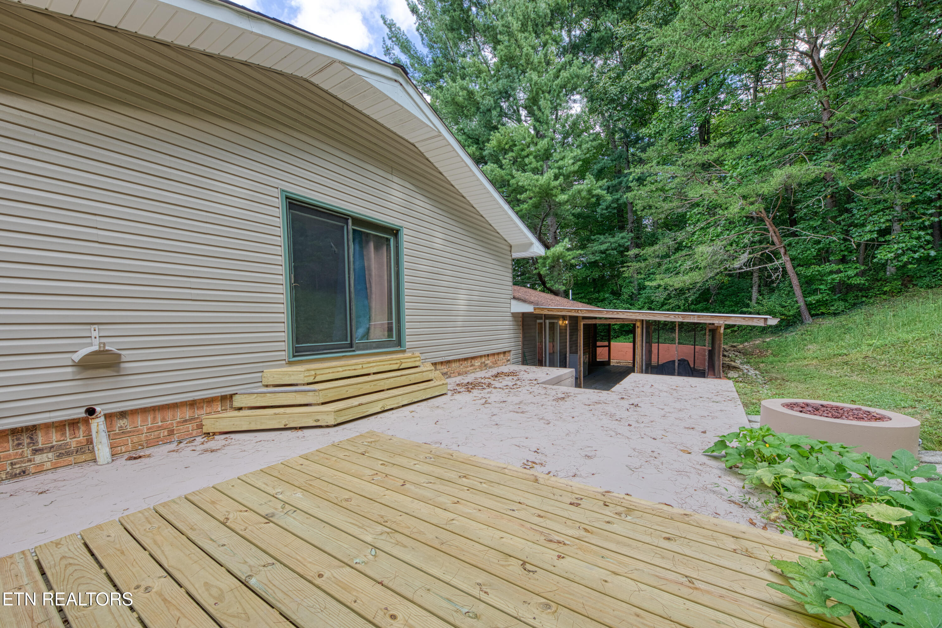235 Hilltop Street Huntsville TN 37756