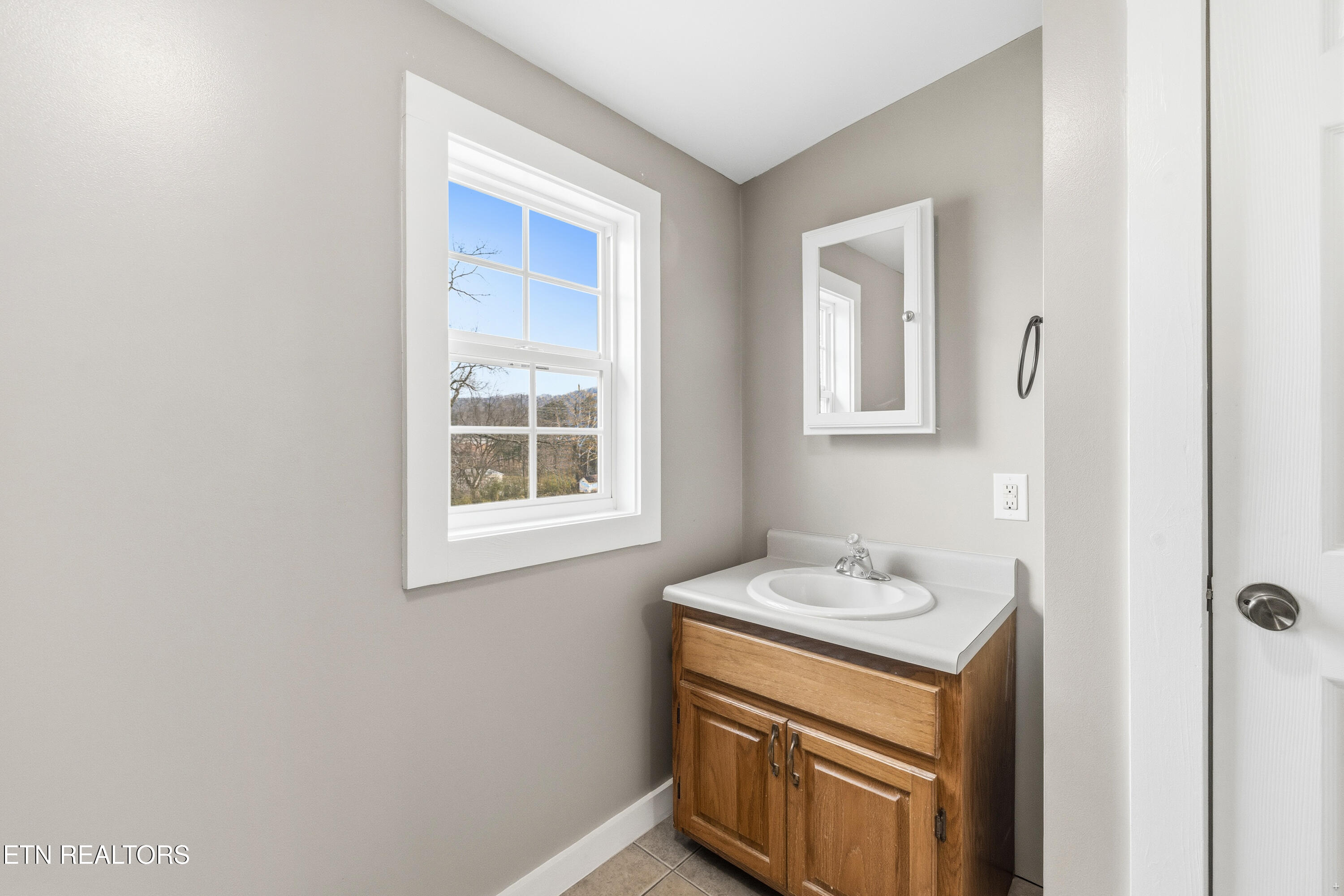 2520 W Beaver Creek Drive Powell TN 37849