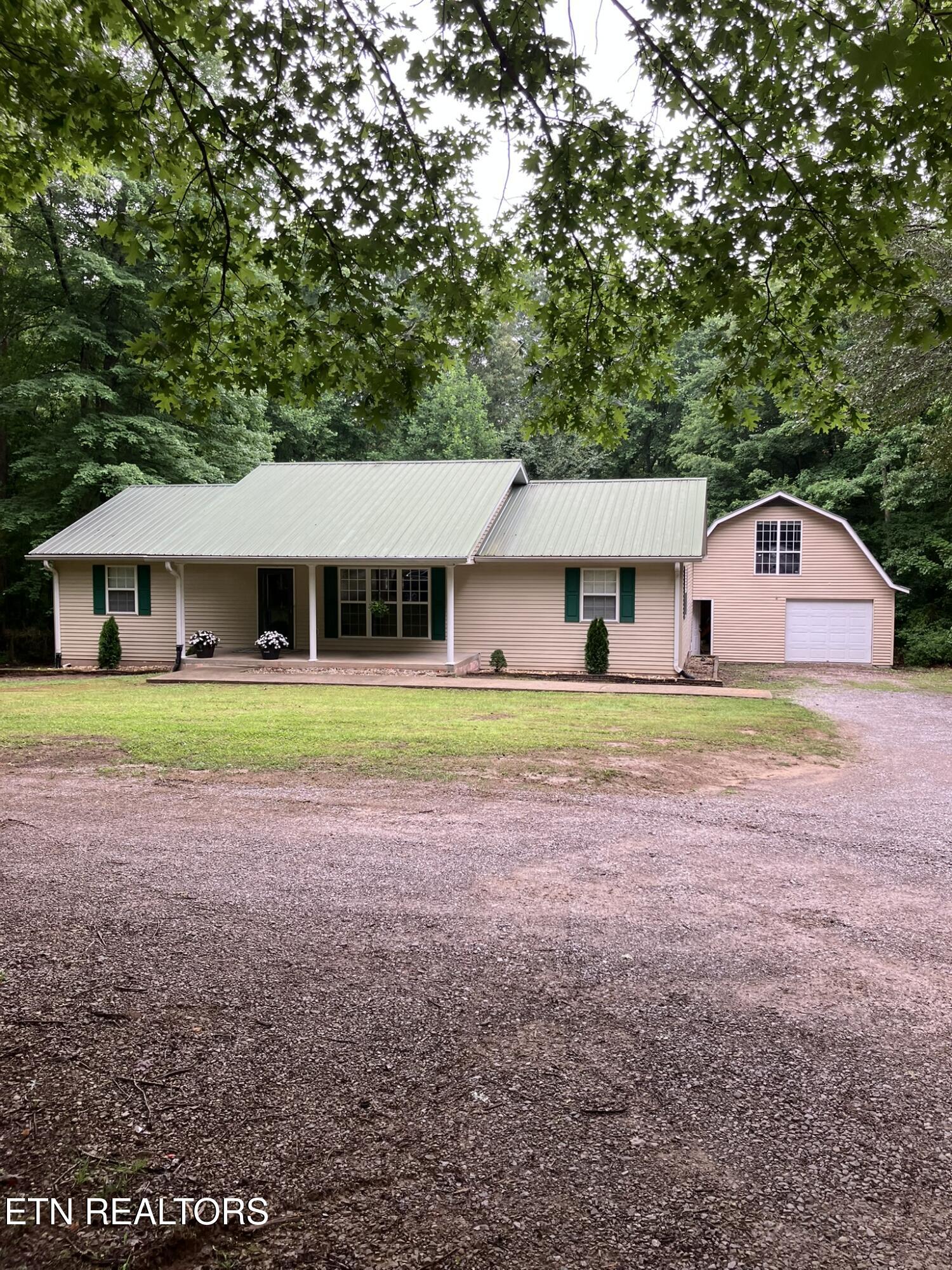 2712 Tinchtown Road Jamestown TN 38556