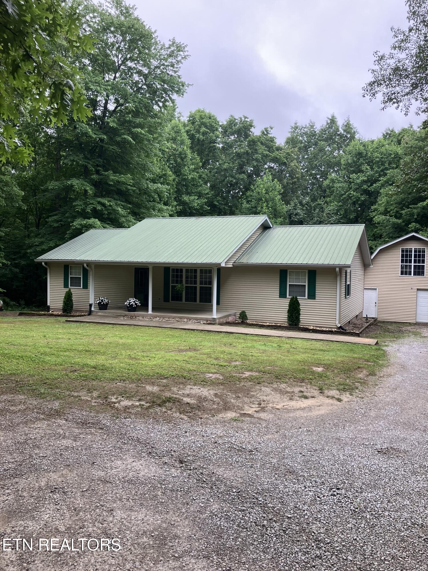 2712 Tinchtown Road Jamestown TN 38556