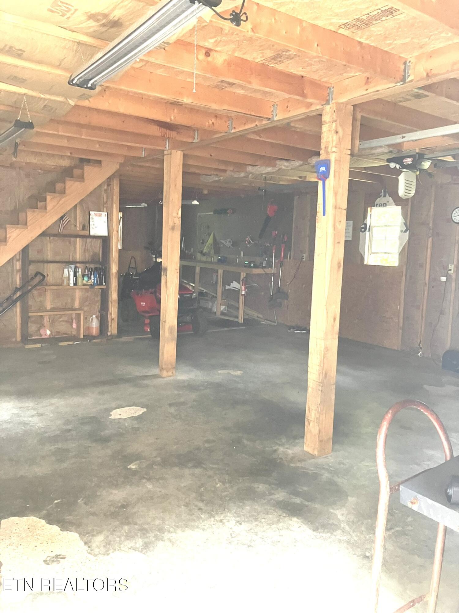 2712 Tinchtown Road Jamestown TN 38556