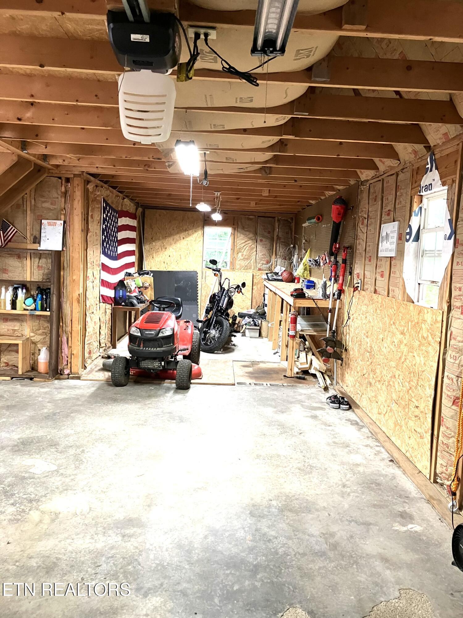 2712 Tinchtown Road Jamestown TN 38556