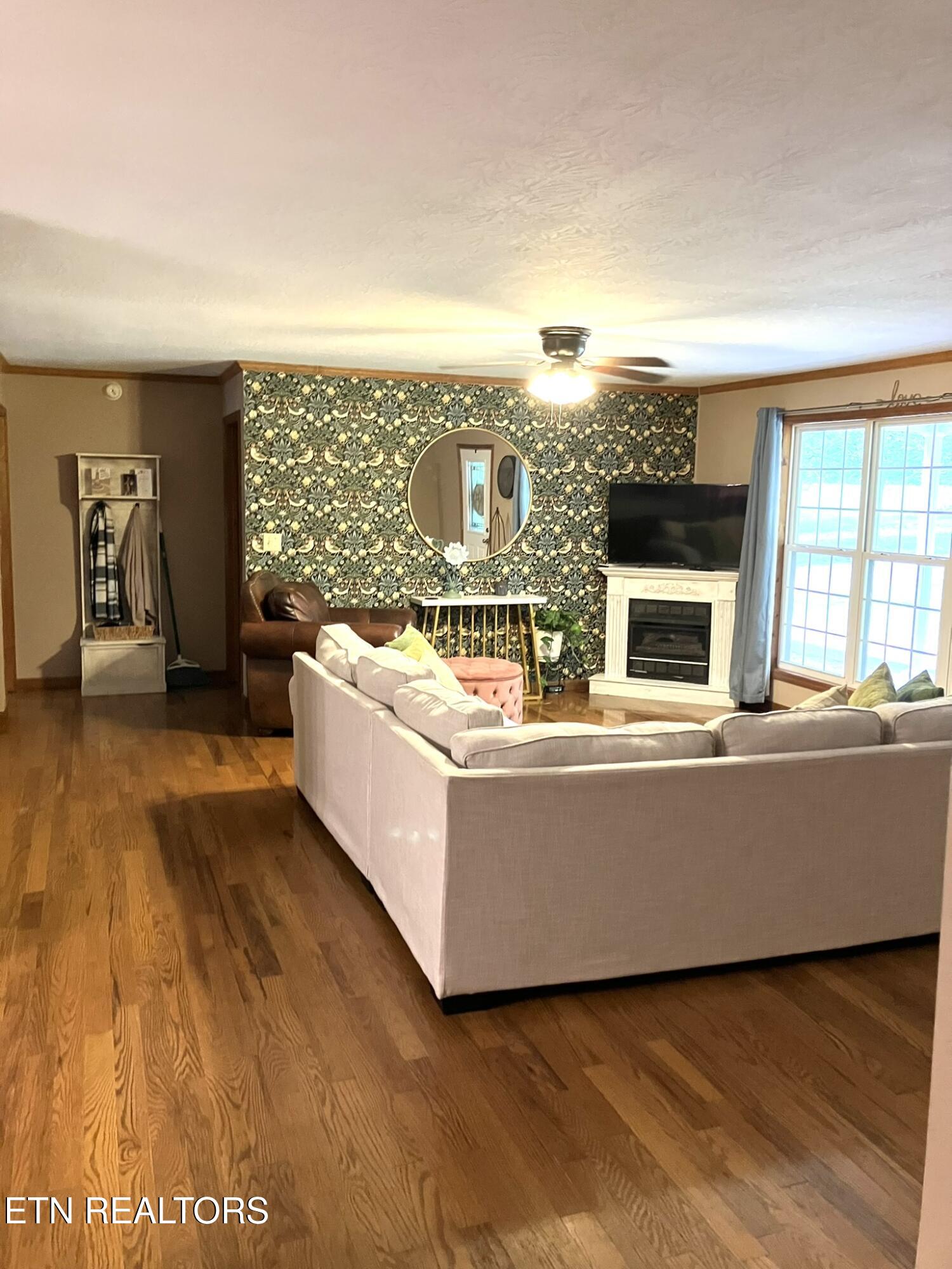 2712 Tinchtown Road Jamestown TN 38556