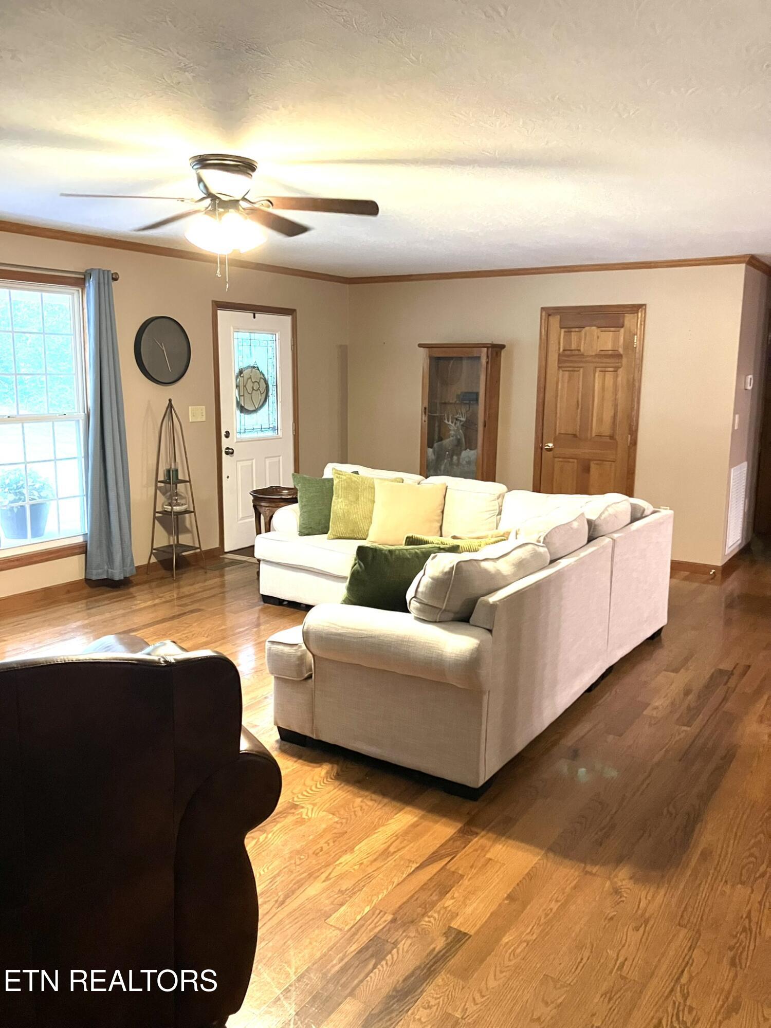 2712 Tinchtown Road Jamestown TN 38556