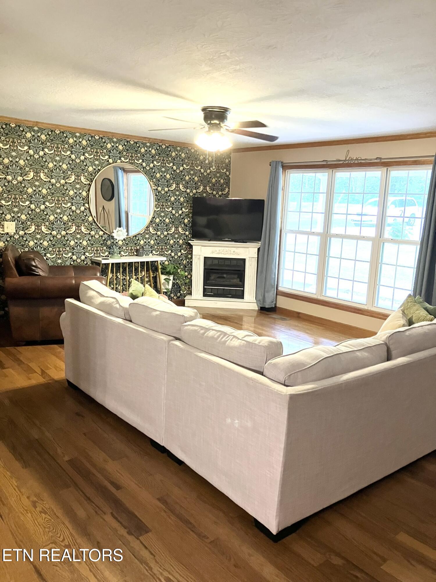 2712 Tinchtown Road Jamestown TN 38556