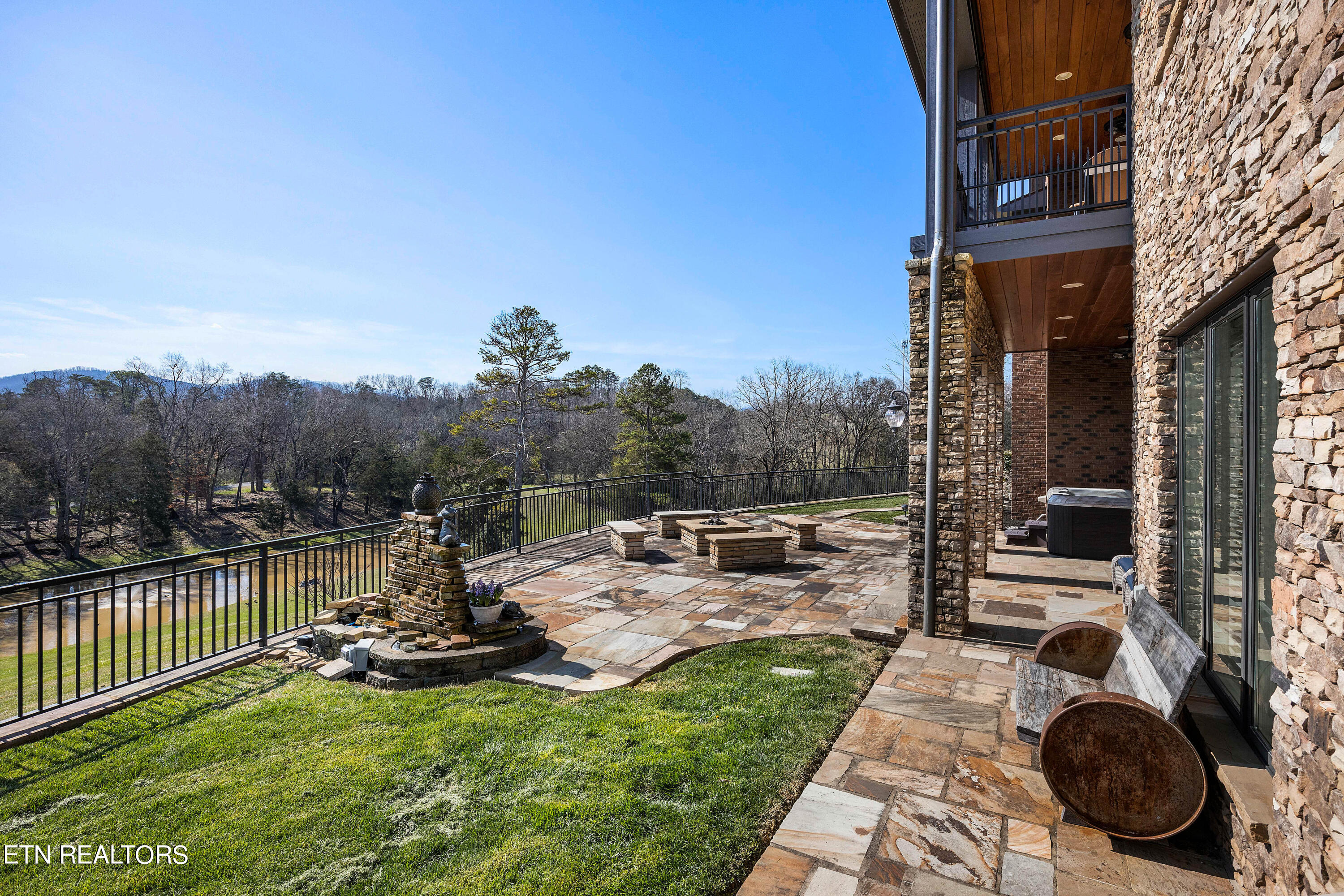 1919 Legend View Court Sevierville TN 37862