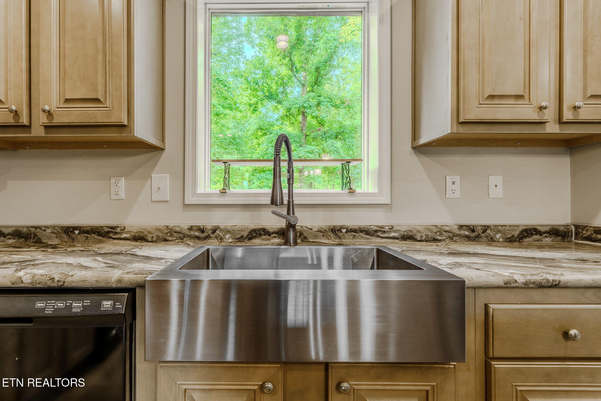 938 Mountain View Street Pigeon Forge TN 37863