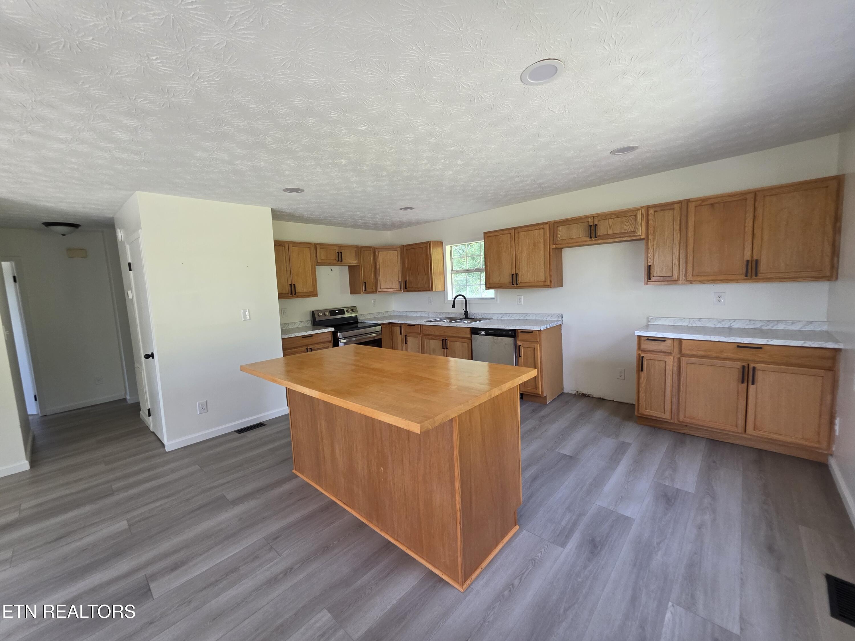 1115 Back Valley Road Lafollette TN 37766
