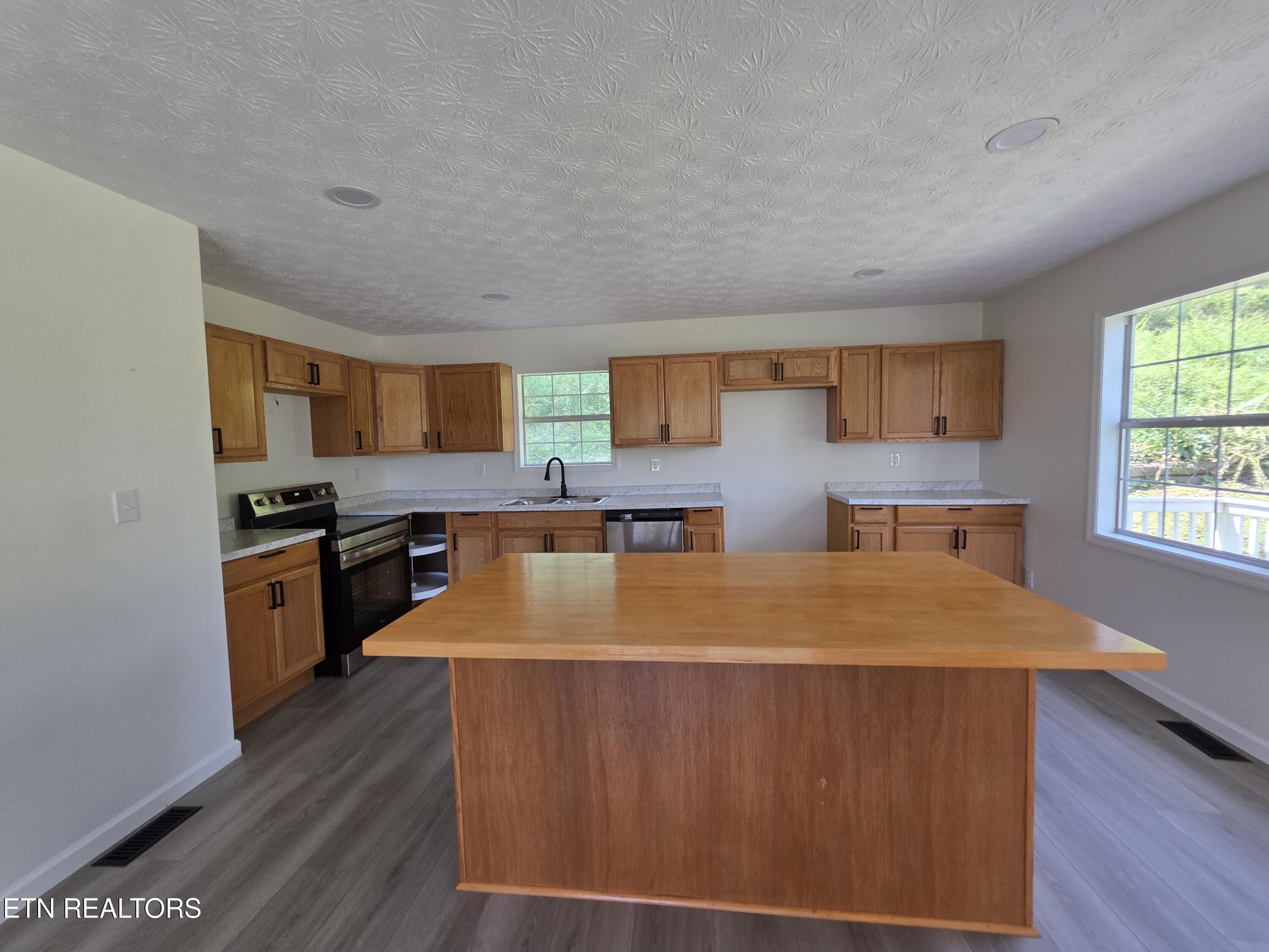 1115 Back Valley Road Lafollette TN 37766