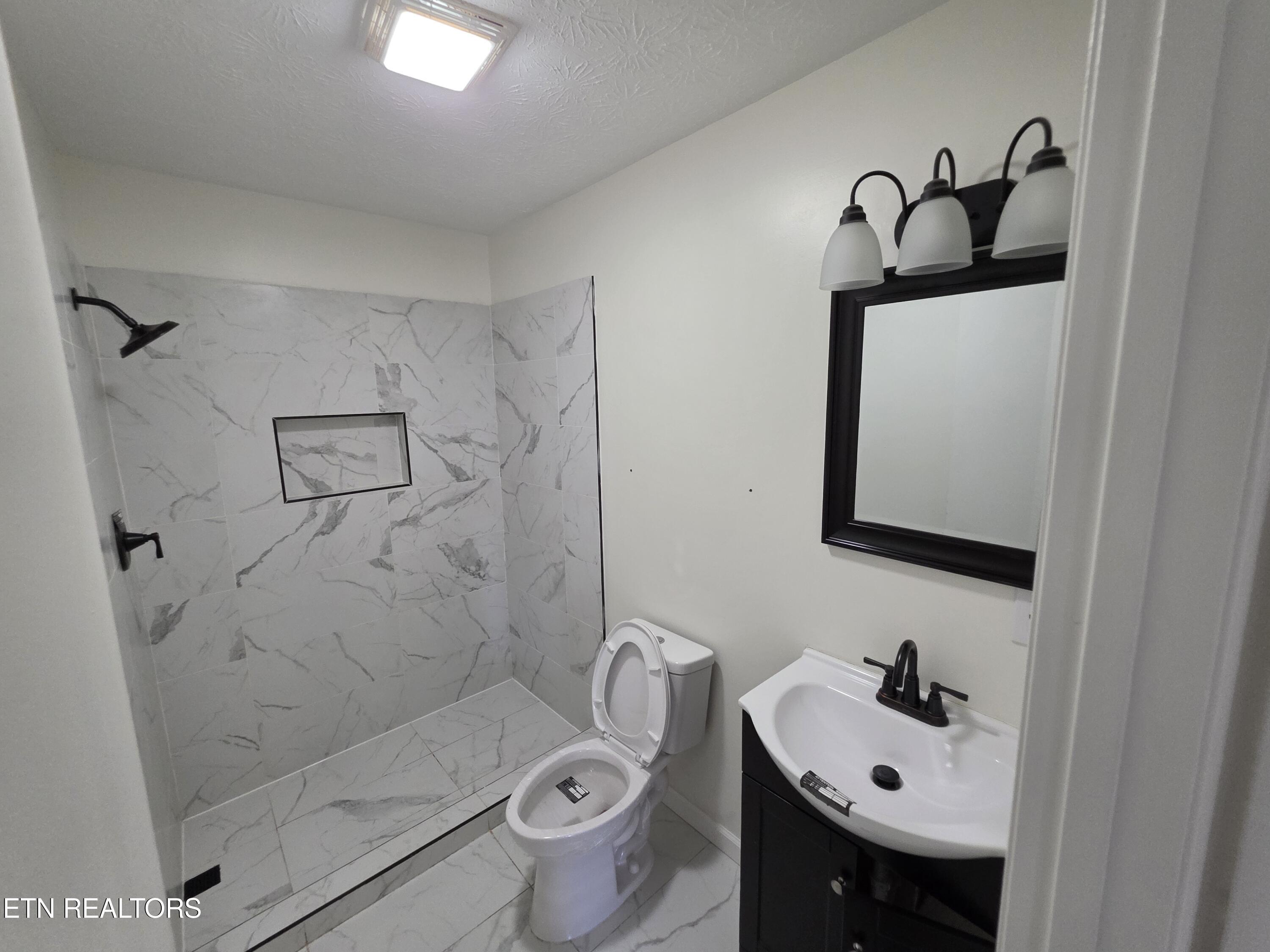 1115 Back Valley Road Lafollette TN 37766