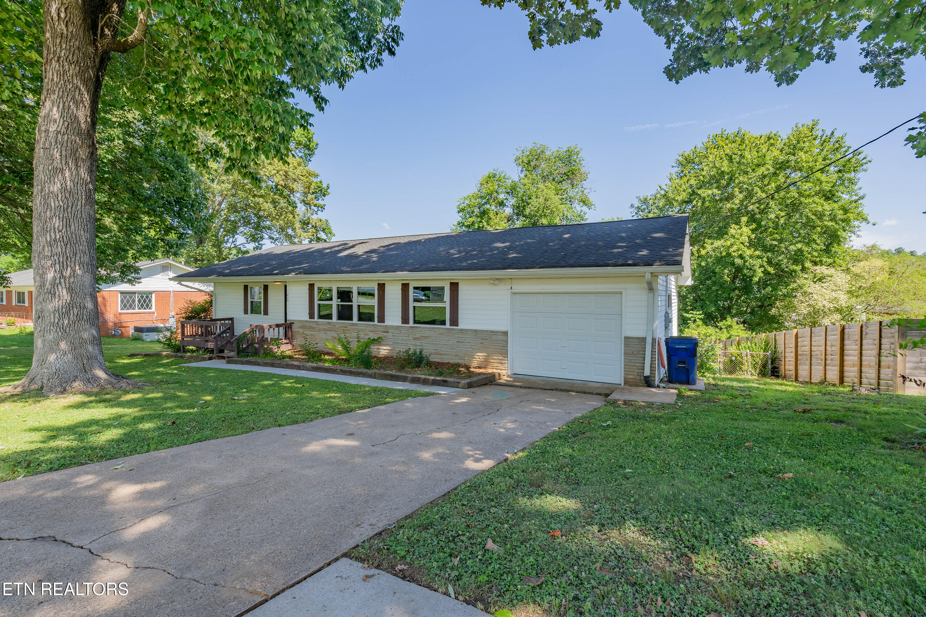 412 Woodland Drive Clinton TN 37716