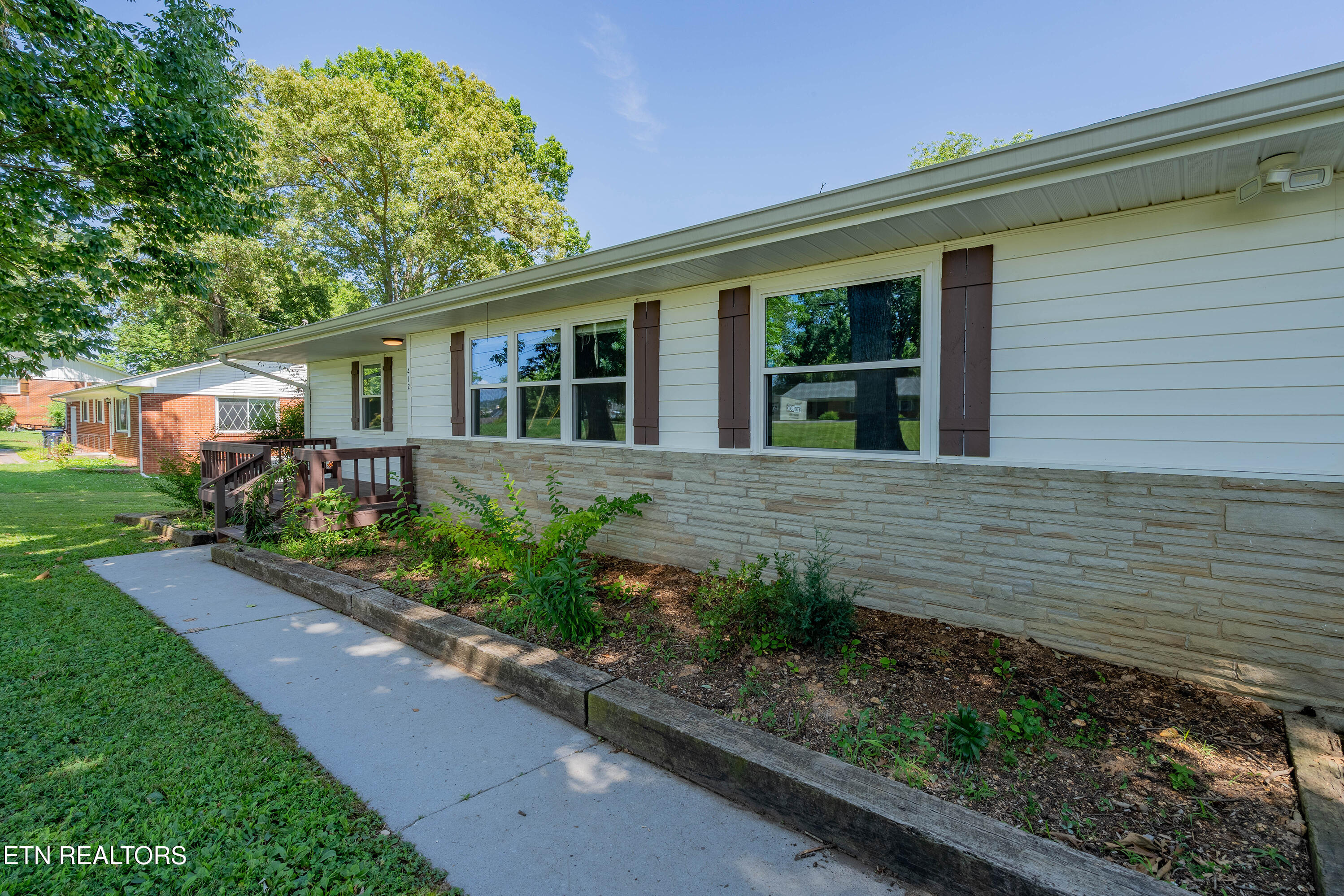 412 Woodland Drive Clinton TN 37716