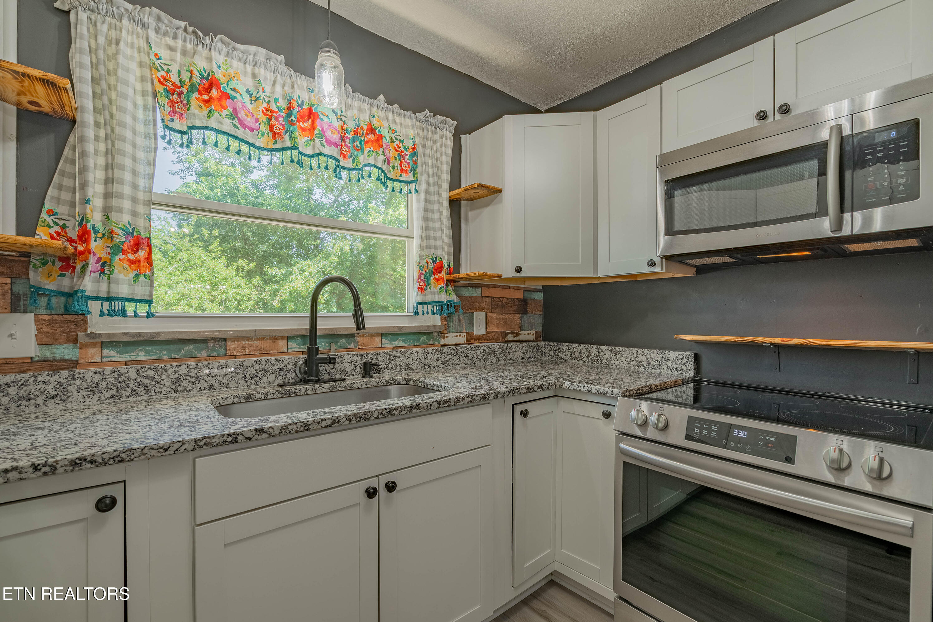 412 Woodland Drive Clinton TN 37716