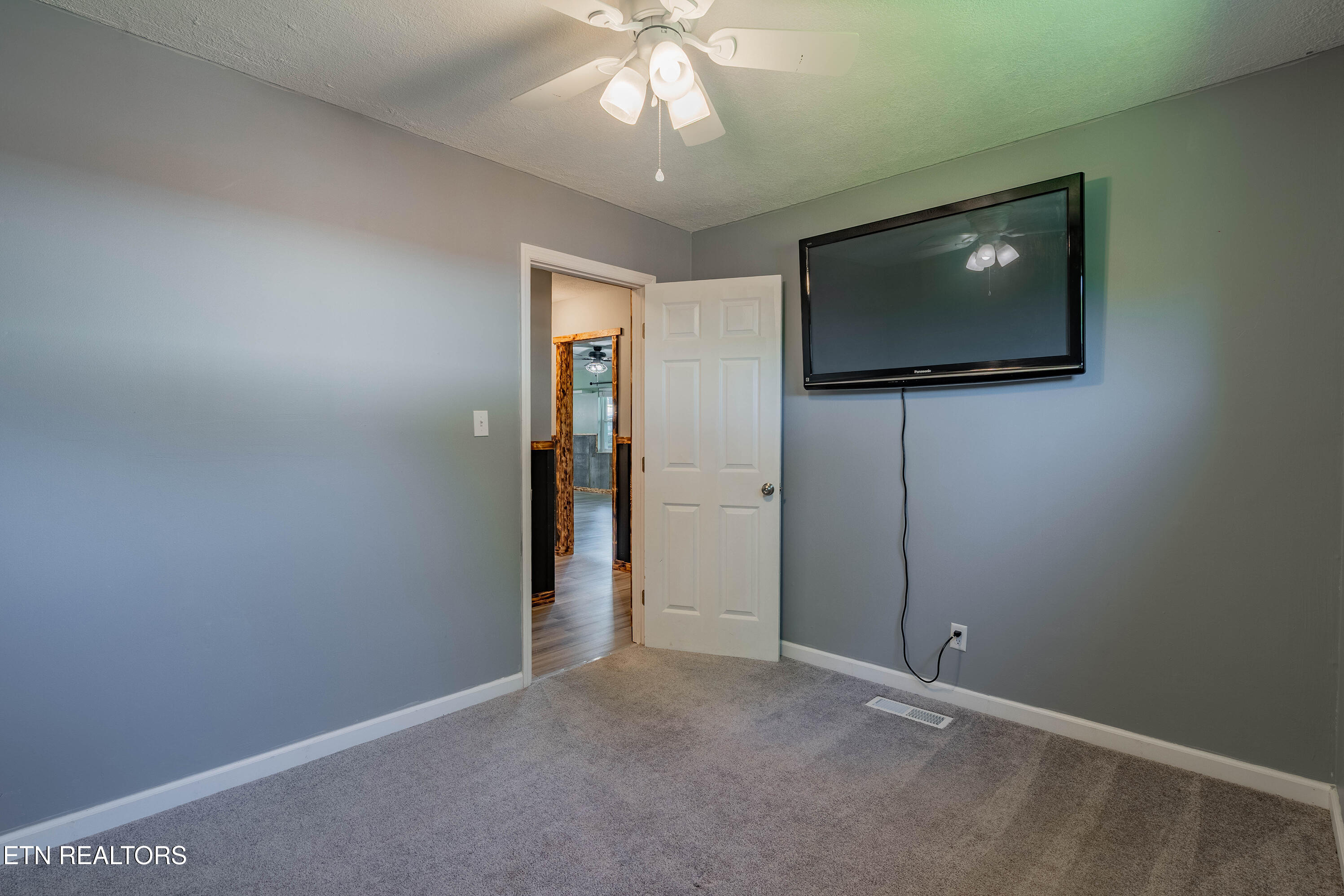 412 Woodland Drive Clinton TN 37716