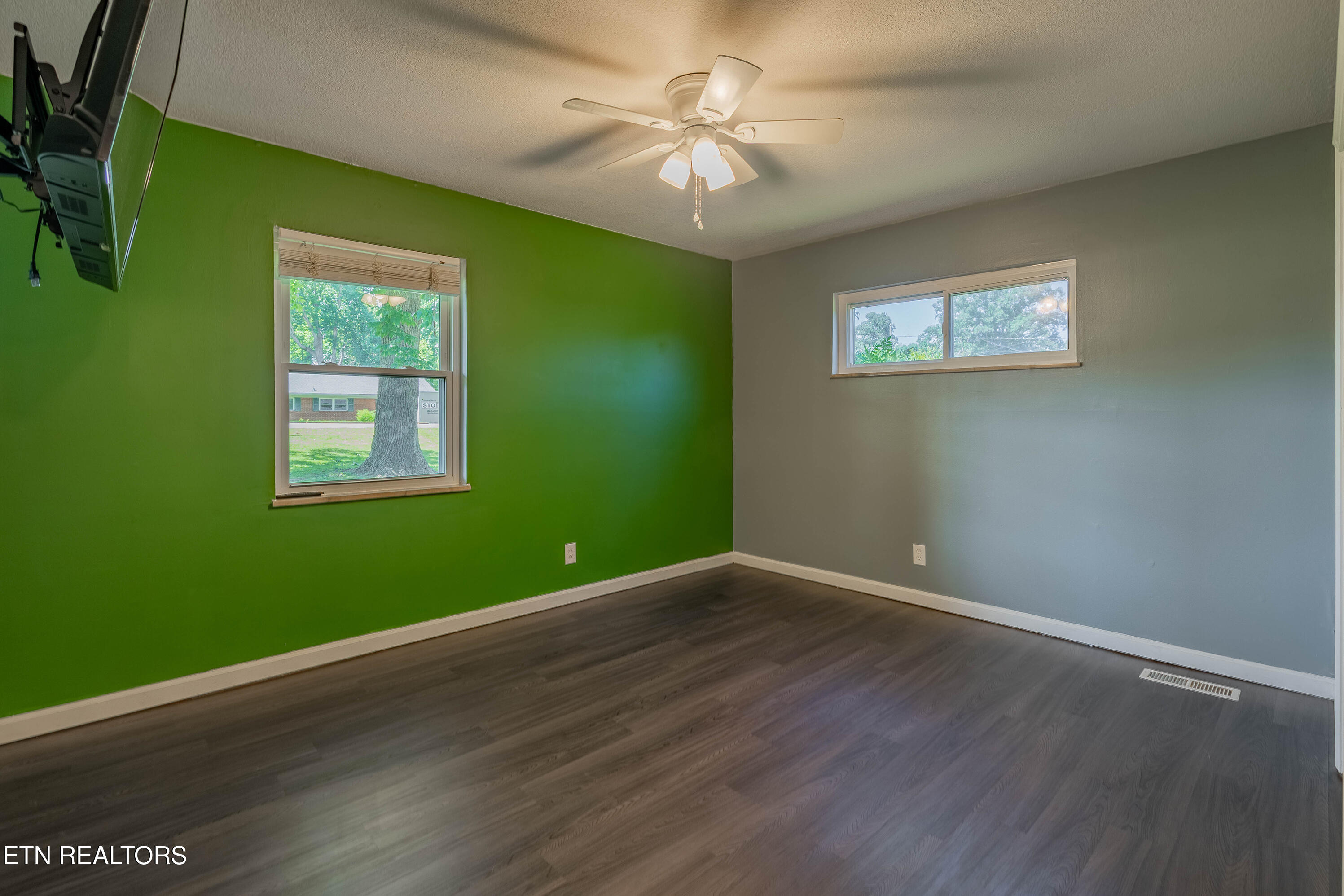 412 Woodland Drive Clinton TN 37716