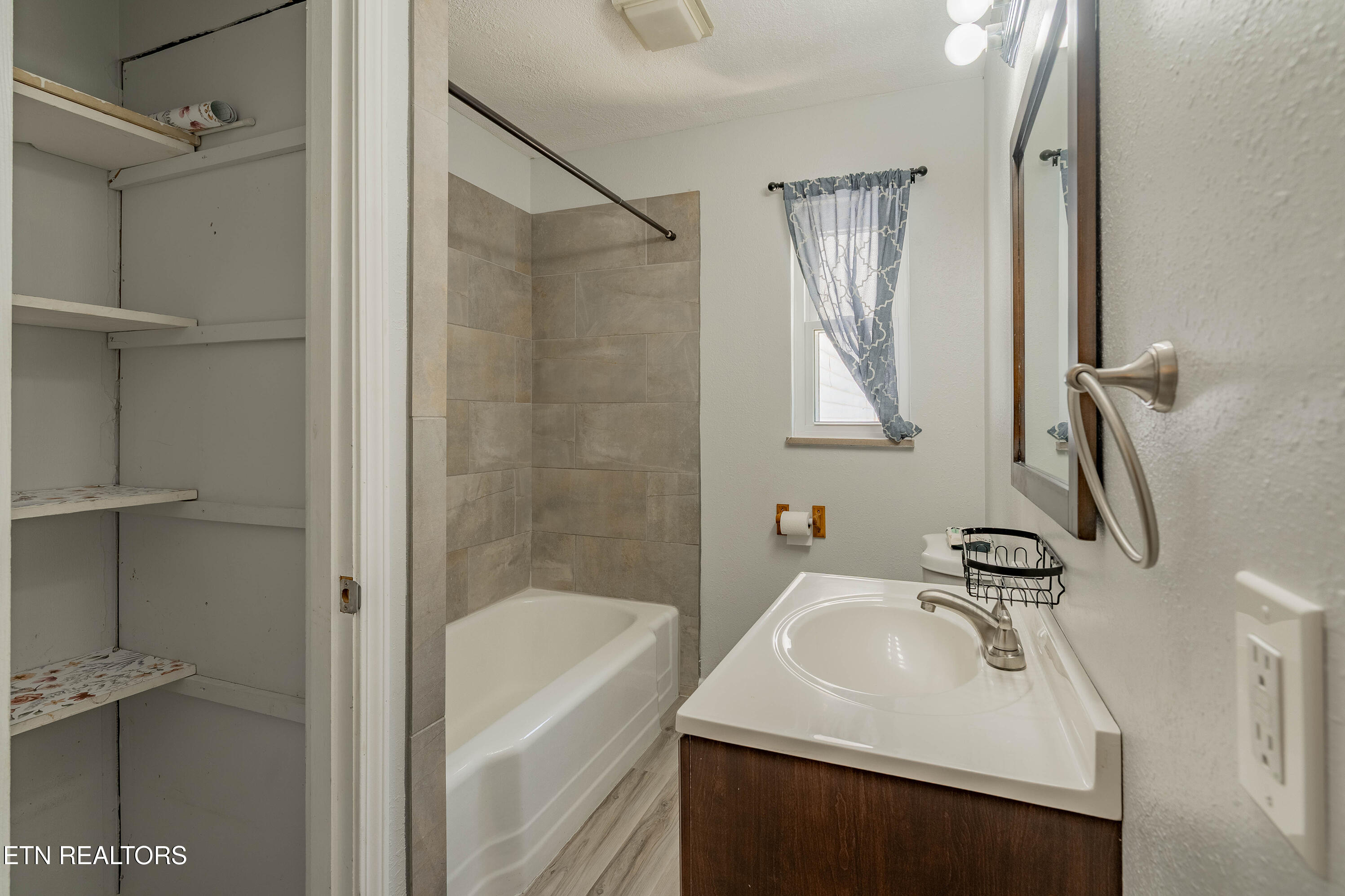 412 Woodland Drive Clinton TN 37716