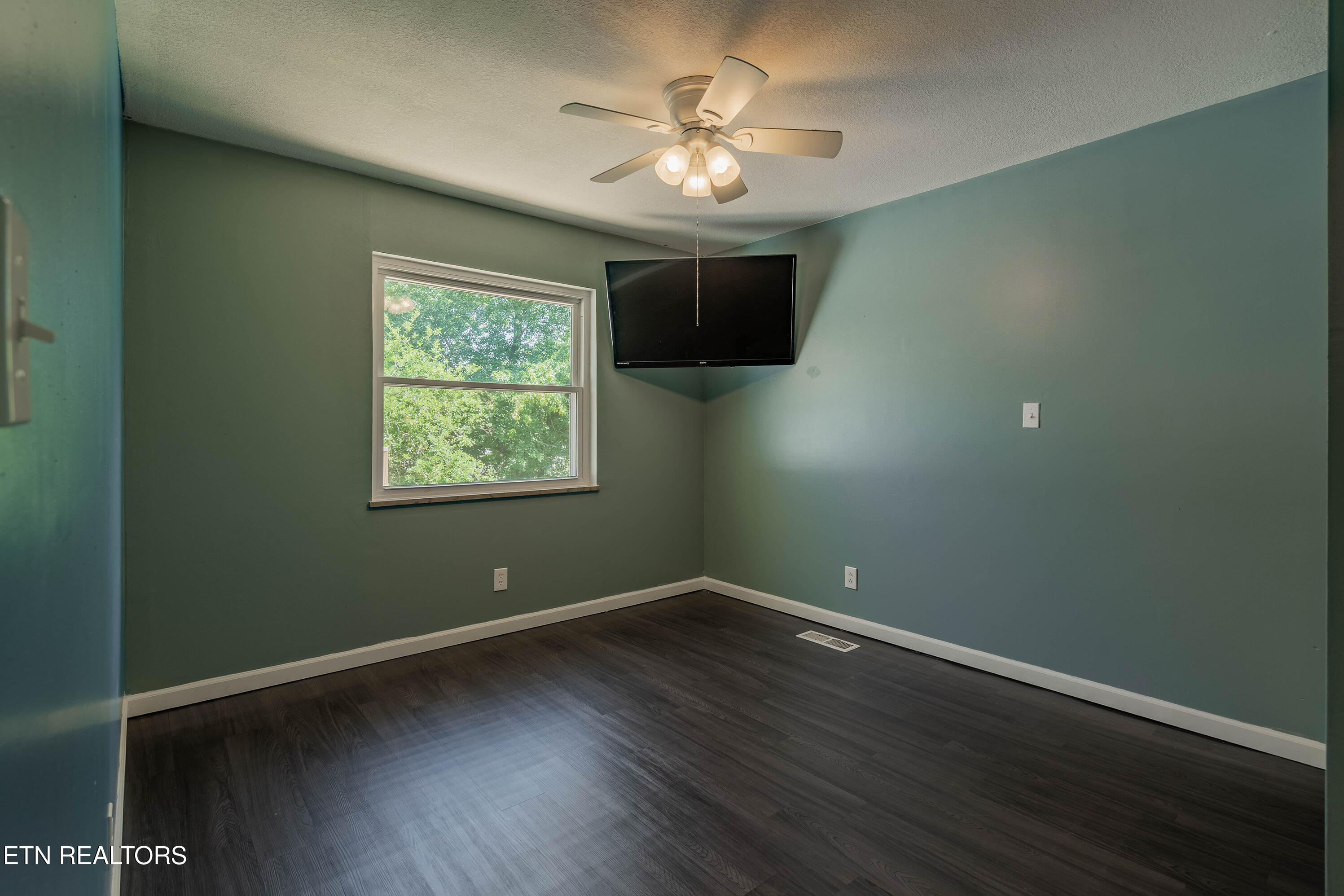 412 Woodland Drive Clinton TN 37716