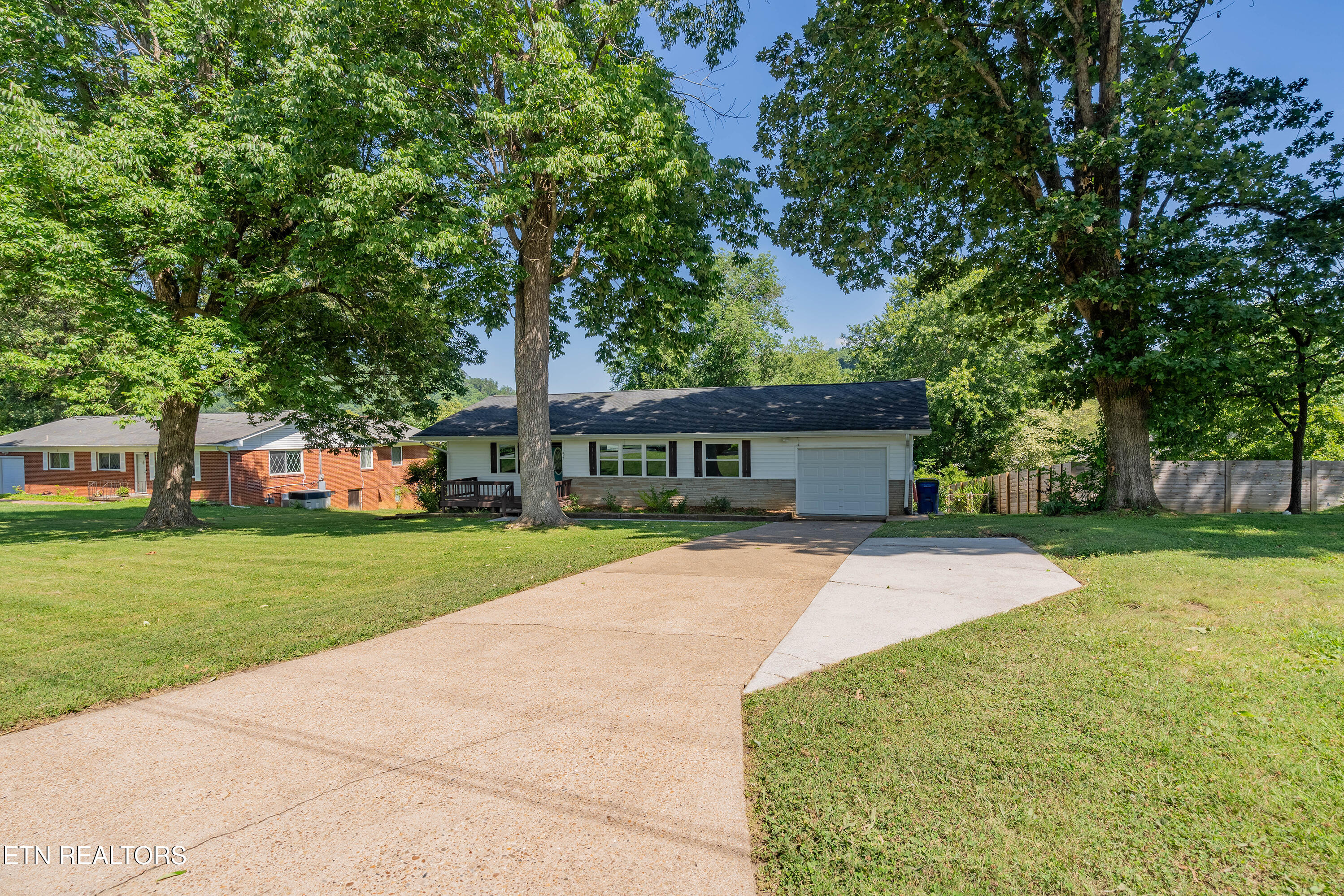 412 Woodland Drive Clinton TN 37716