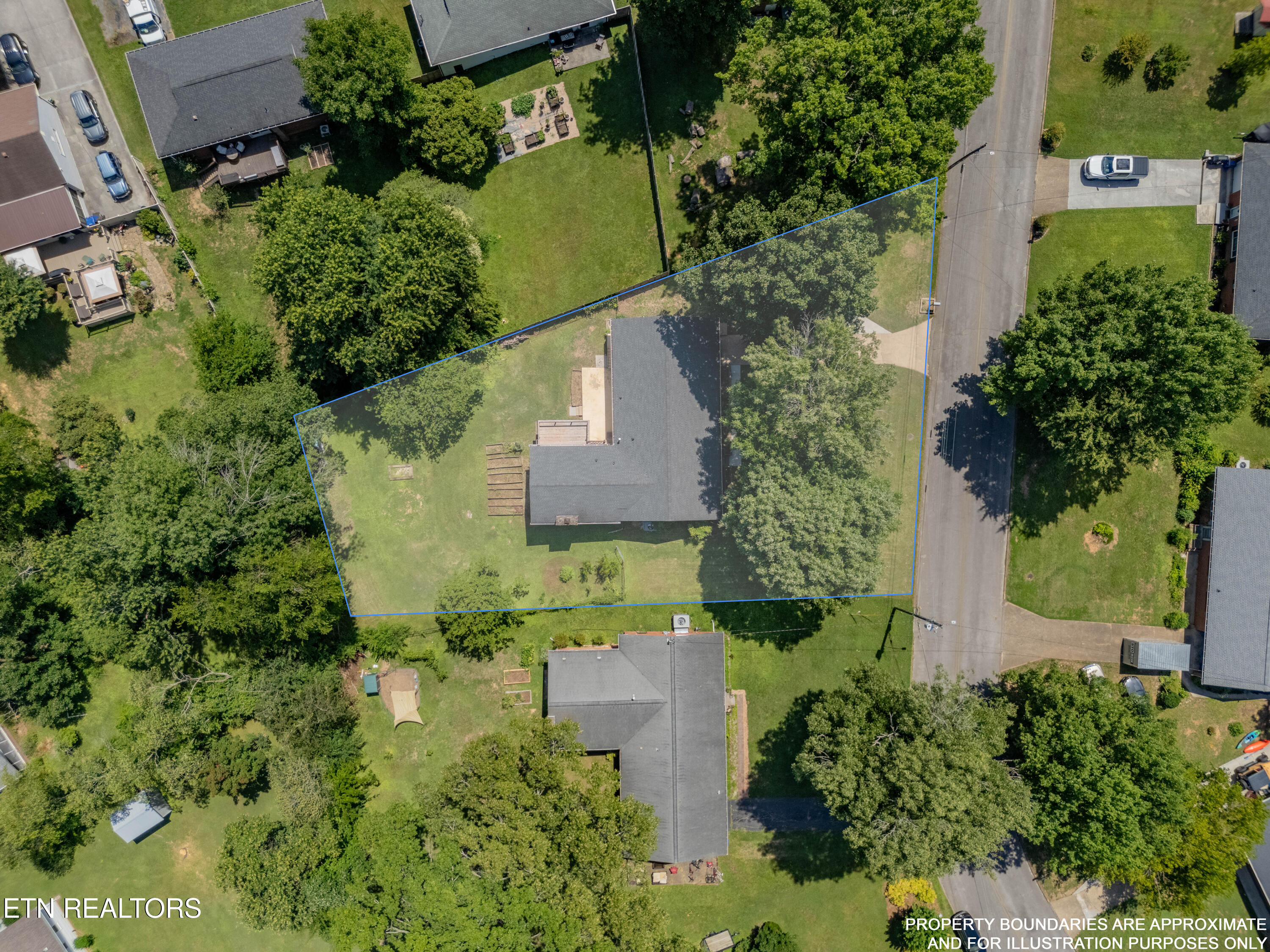 412 Woodland Drive Clinton TN 37716