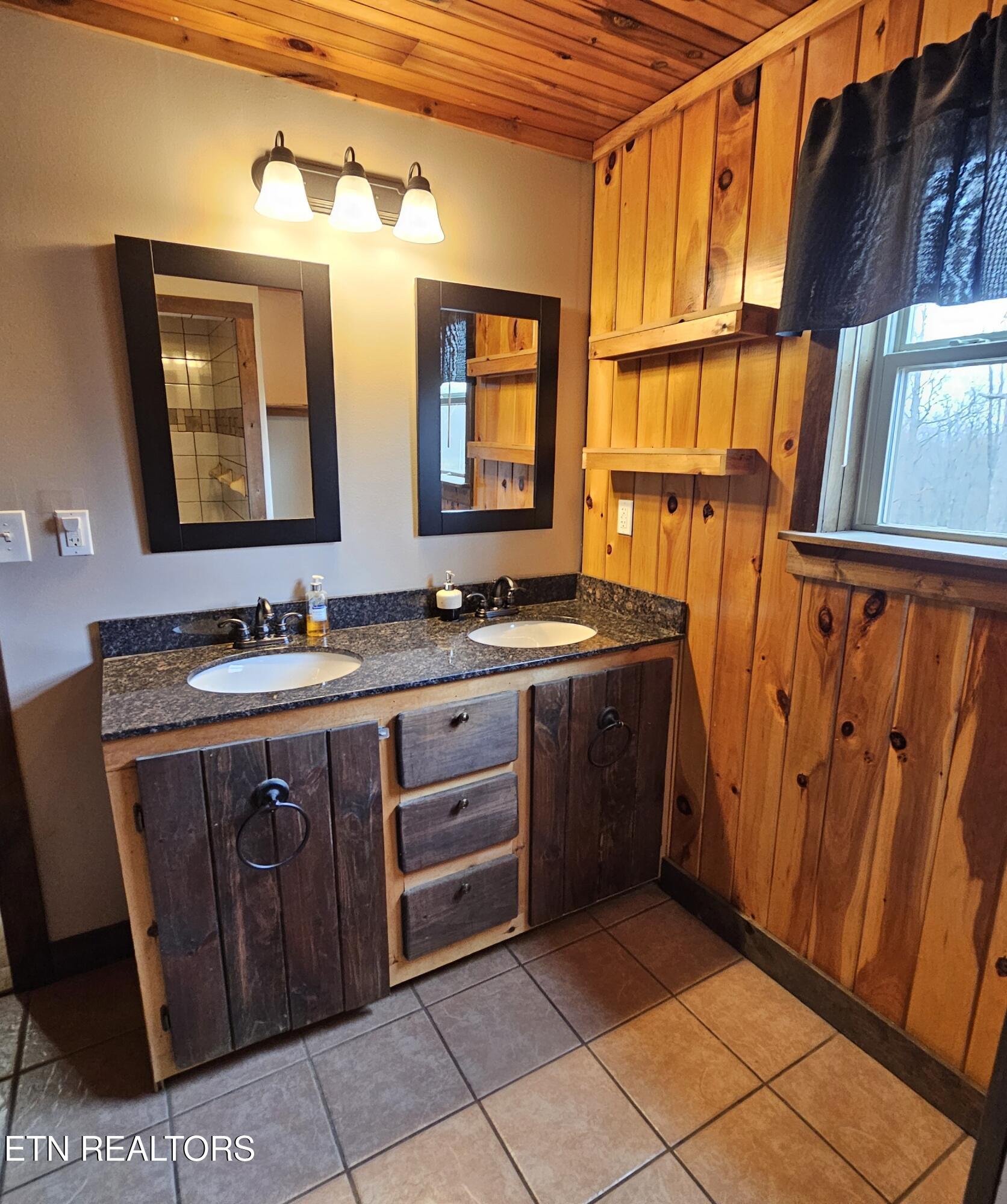 117 Coyote Lane Oneida TN 37841