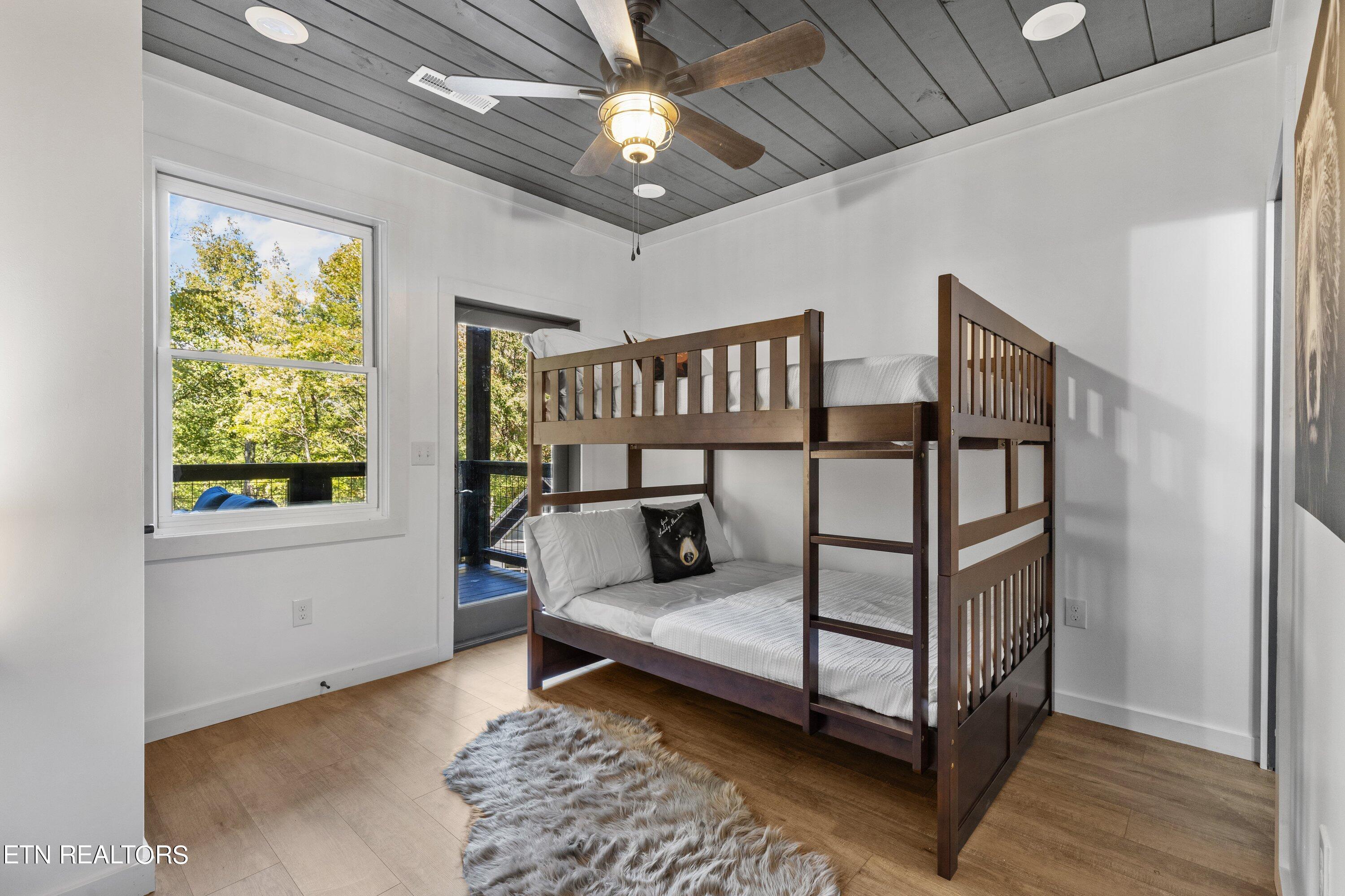 1906 Beach Front Drive Drive Sevierville TN 37876