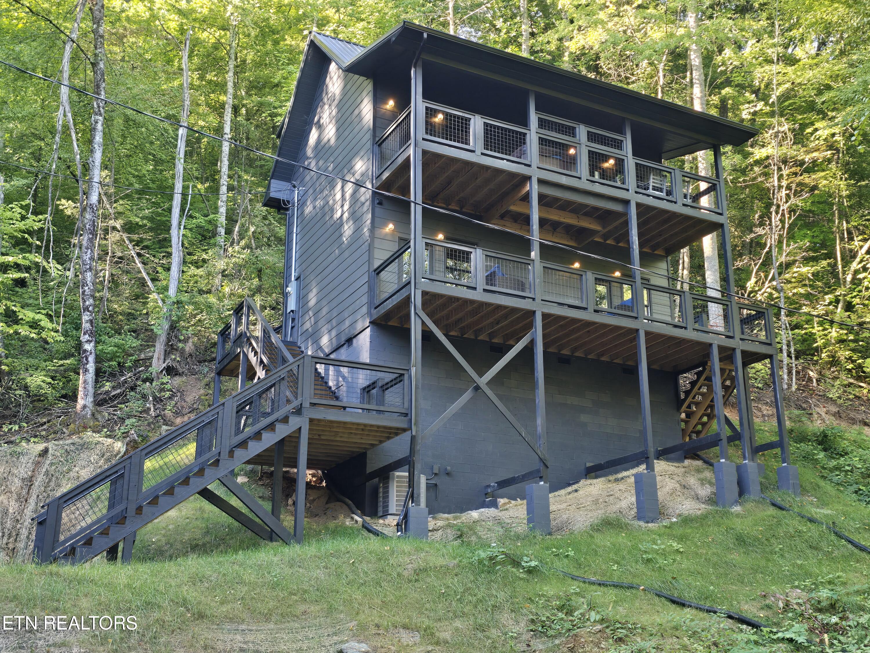 1906 Beach Front Drive Drive Sevierville TN 37876