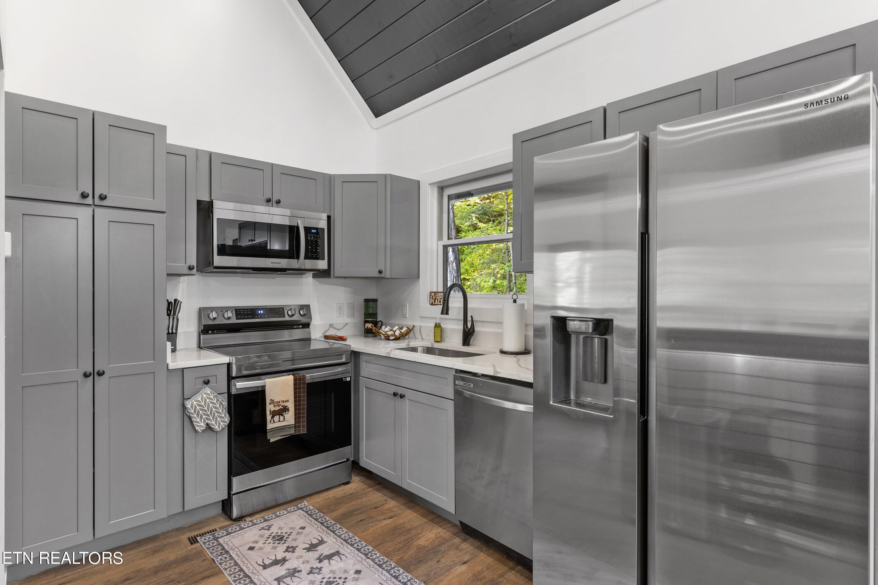 1906 Beach Front Drive Drive Sevierville TN 37876