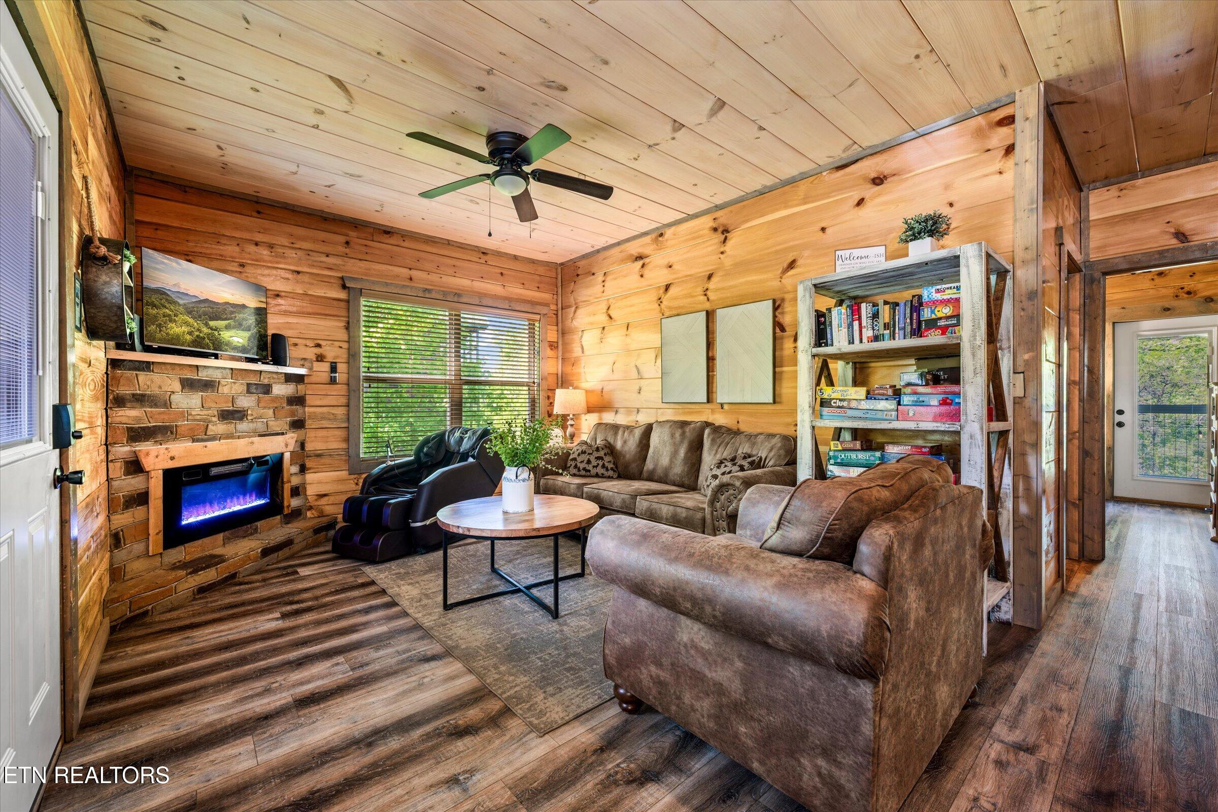 2243 Wingspan Drive Sevierville TN 37876