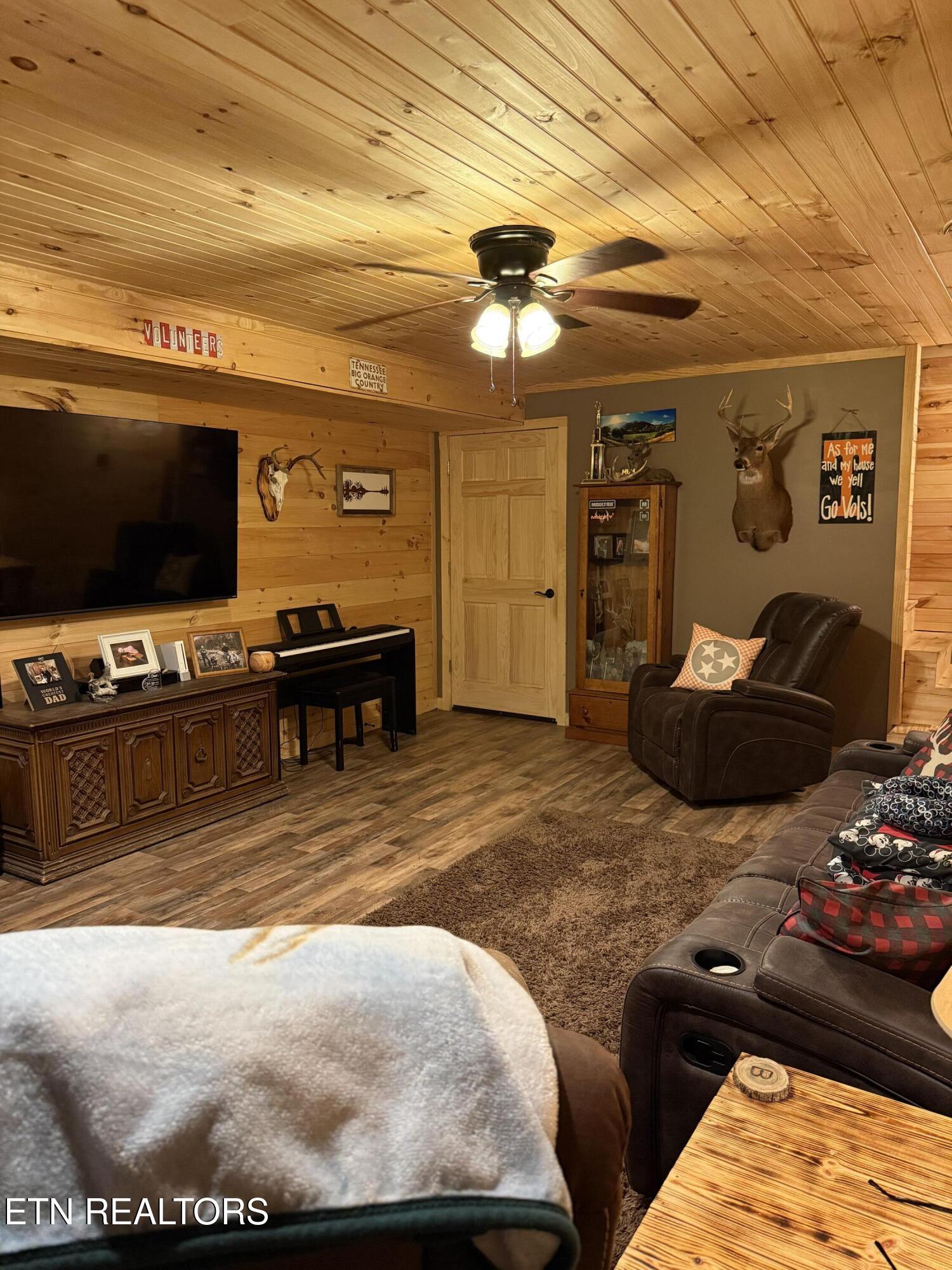1976 Smoky Creek Road Huntsville TN 37756