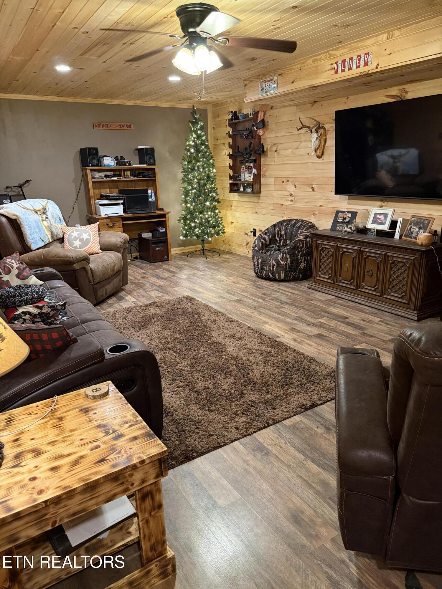 1976 Smoky Creek Road Huntsville TN 37756