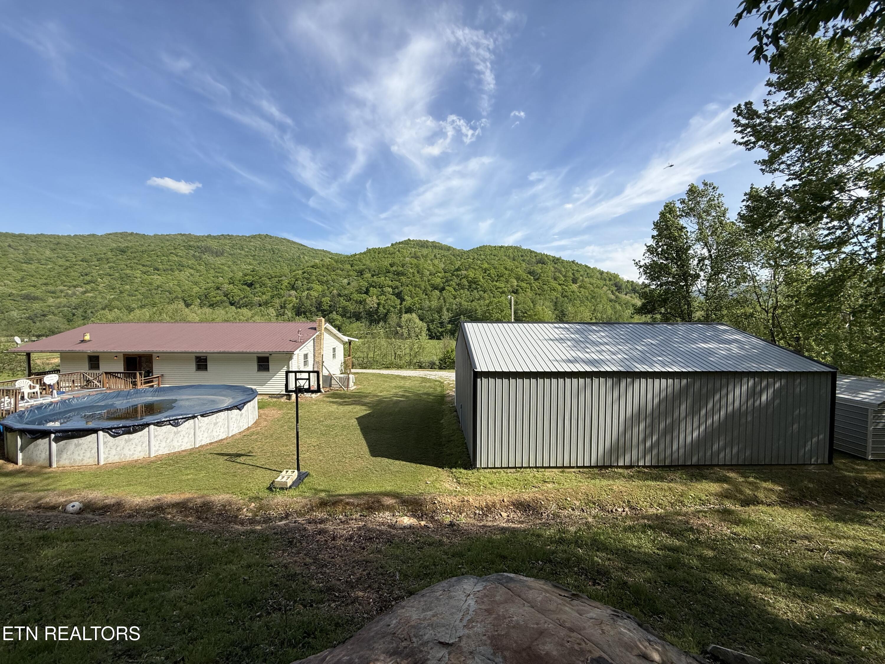 1976 Smoky Creek Road Huntsville TN 37756