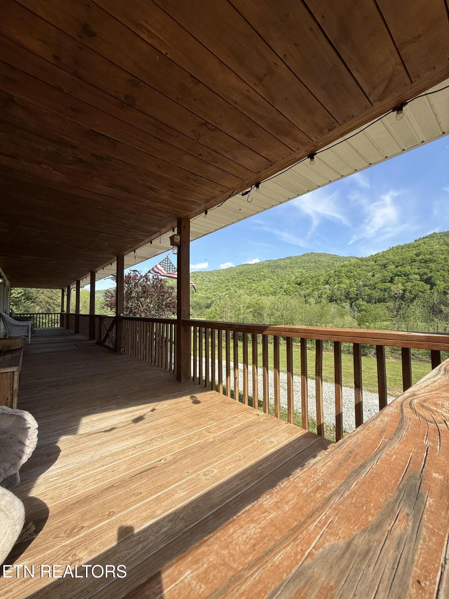 1976 Smoky Creek Road Huntsville TN 37756