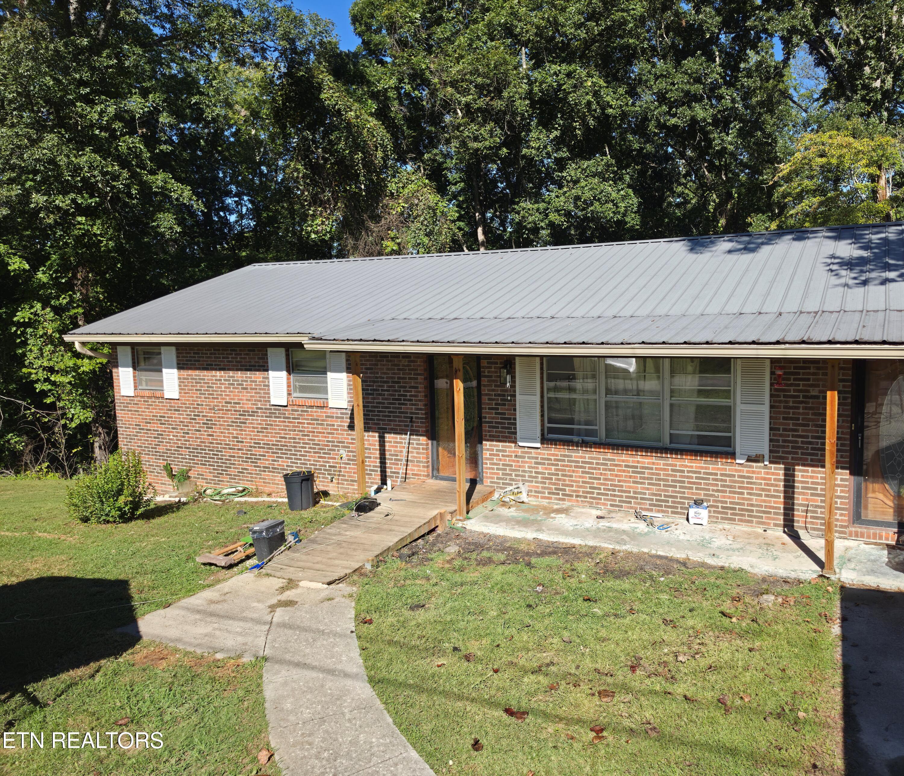 142 Oak Circle Rocky Top TN 37769