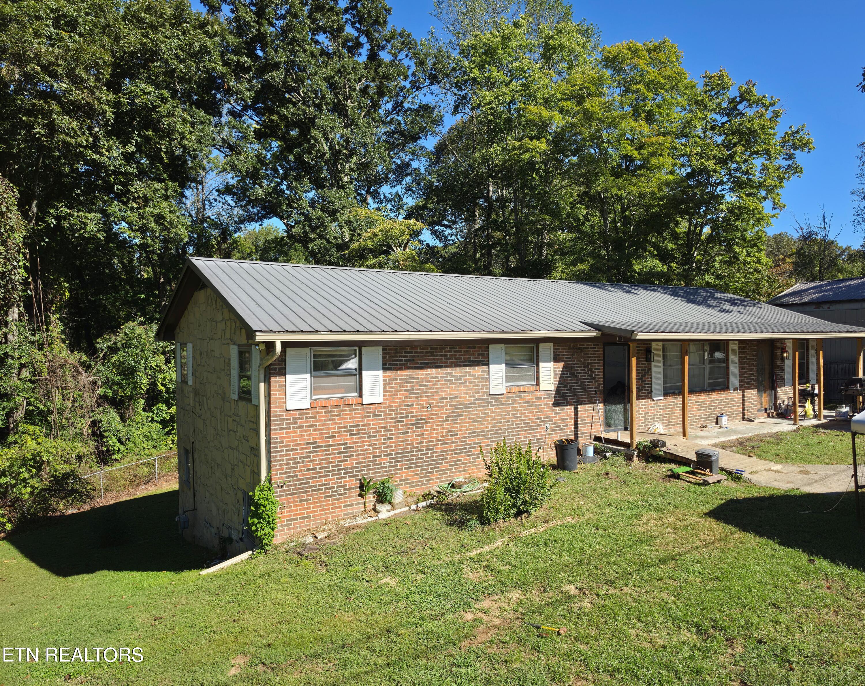 142 Oak Circle Rocky Top TN 37769