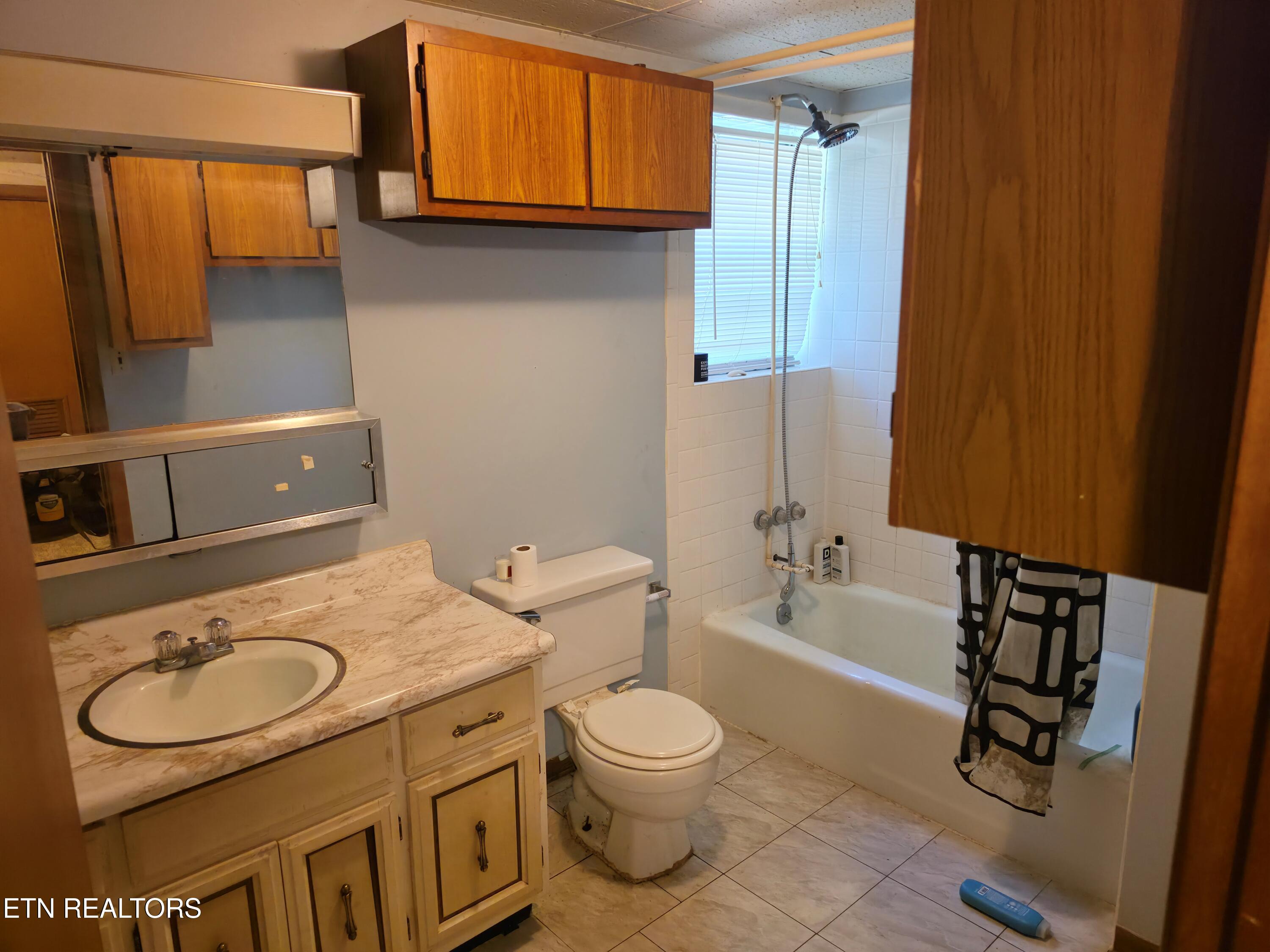 142 Oak Circle Rocky Top TN 37769